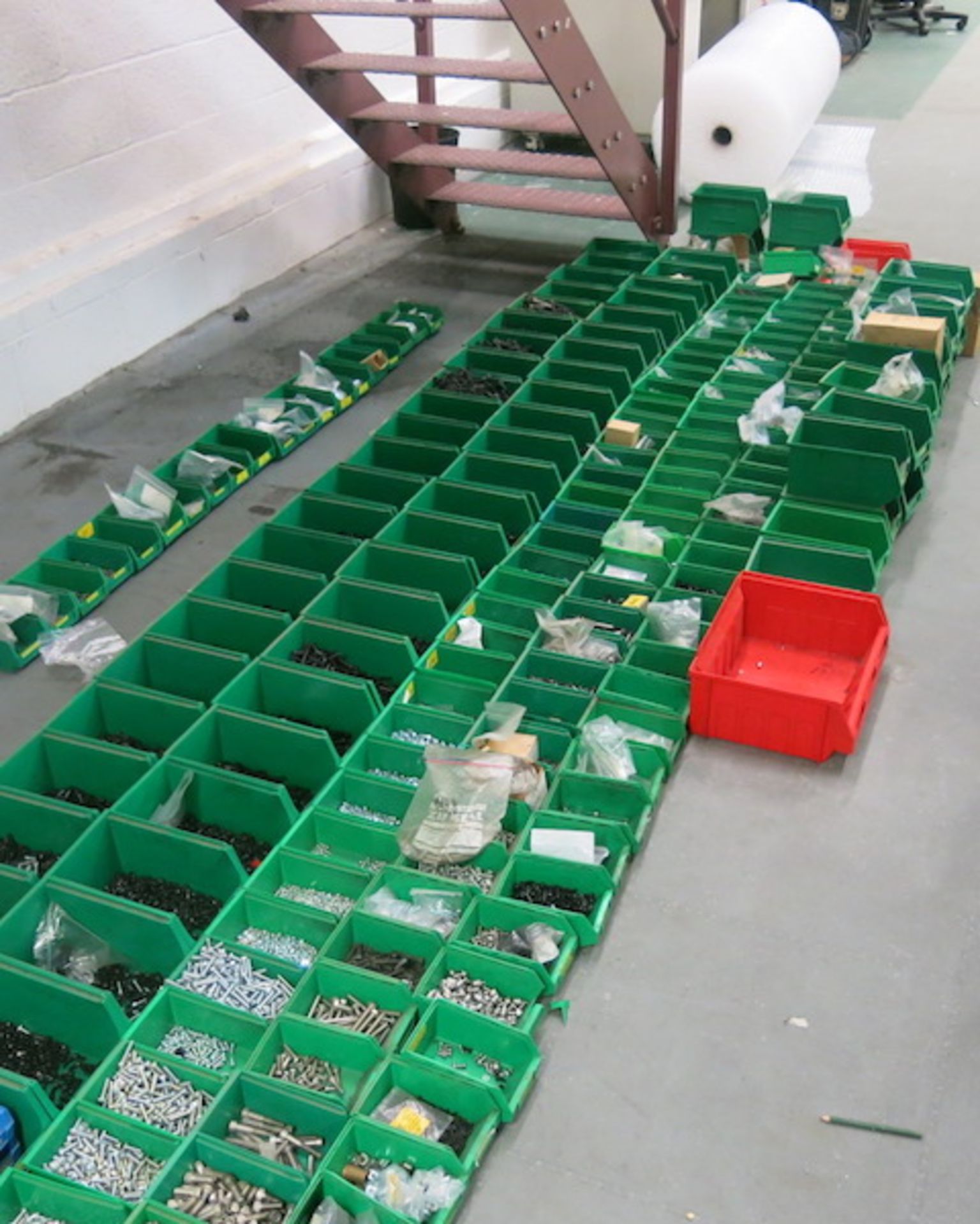 Approx 200 (Green) LinBin Style Storage Bins, Containing a Large Qty of Alun Bolts, Hexagonal Bolts, - Image 12 of 12