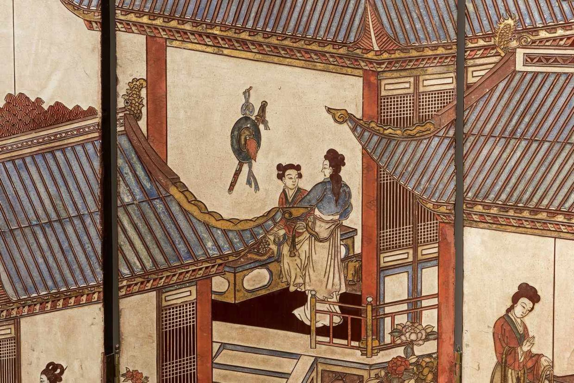 LARGE SIX-PART KOROMANDEL SCREEN DEPICTING AN IMPERIAL SCENE Wood, lacquer techniques. China, - Bild 9 aus 12