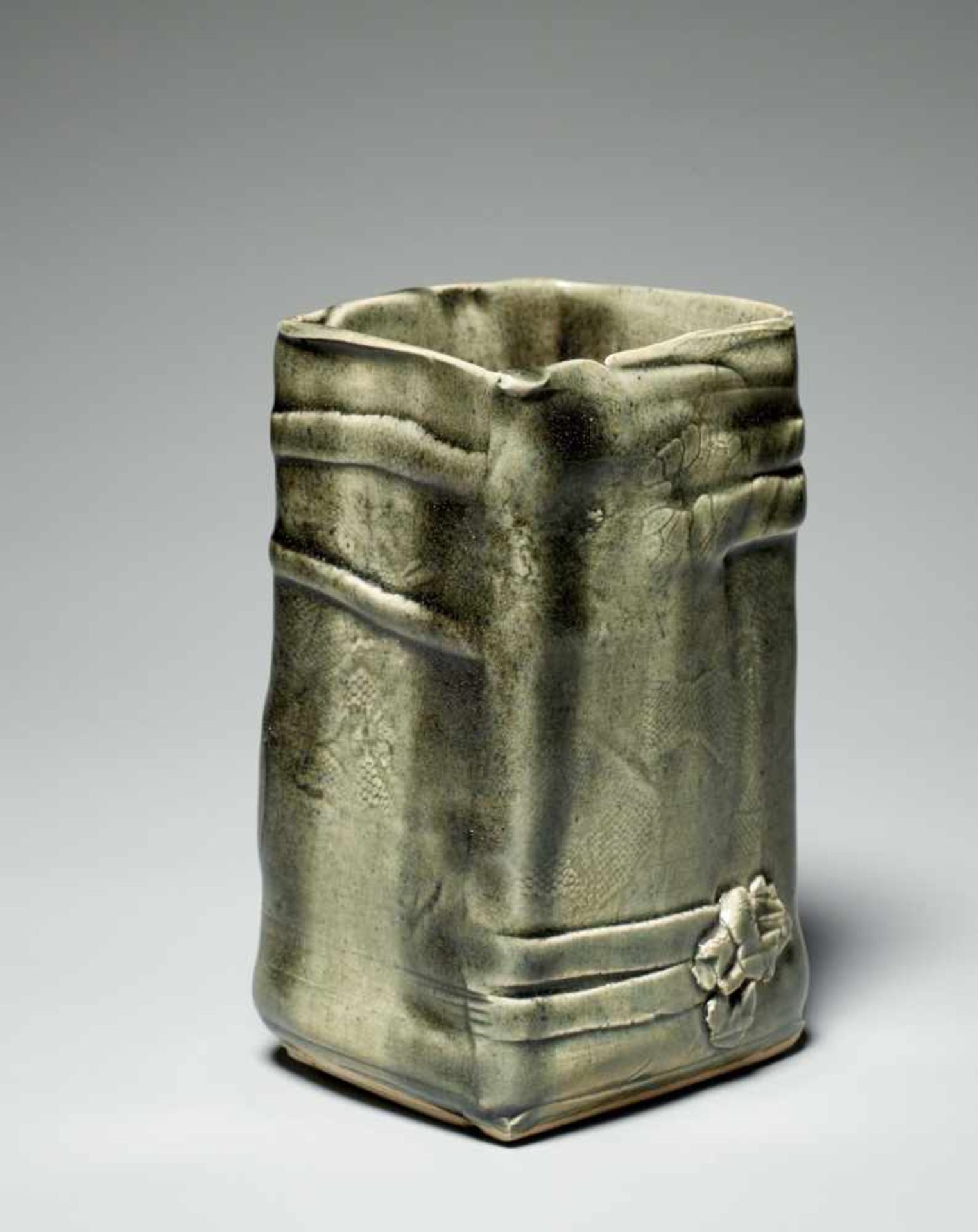 VASE Glazed ceramic. Japan, Meiji / Taisho Tall, quadratic vase for ikebana. Irregular form, the - Image 2 of 5