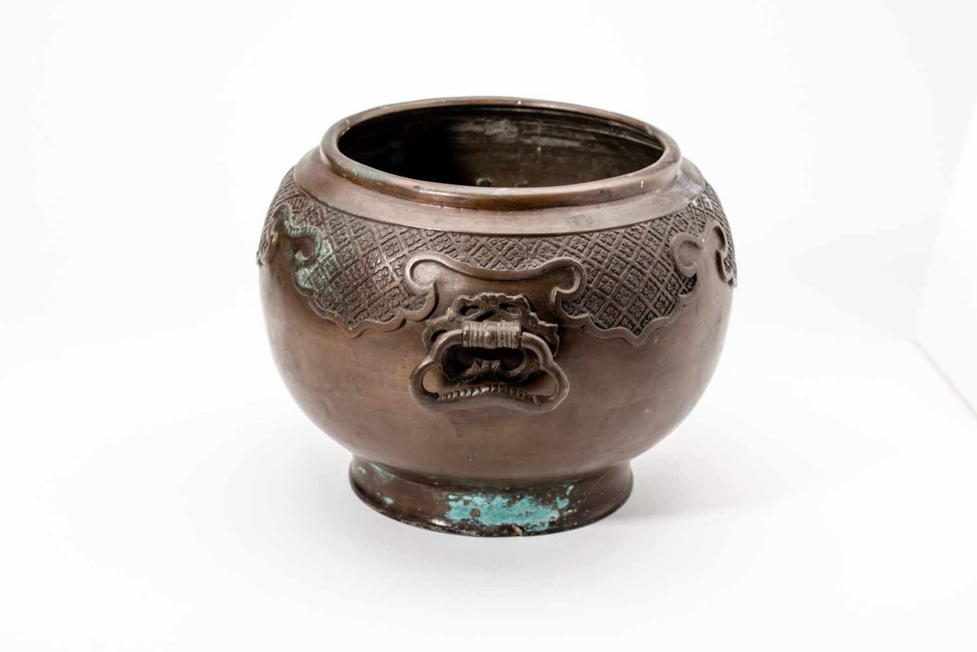 JAPANESE ARCHAIC BRONZE POT Bronze. Japan, Meiji Period Raised on a low flared foot, with a framed - Image 3 of 5