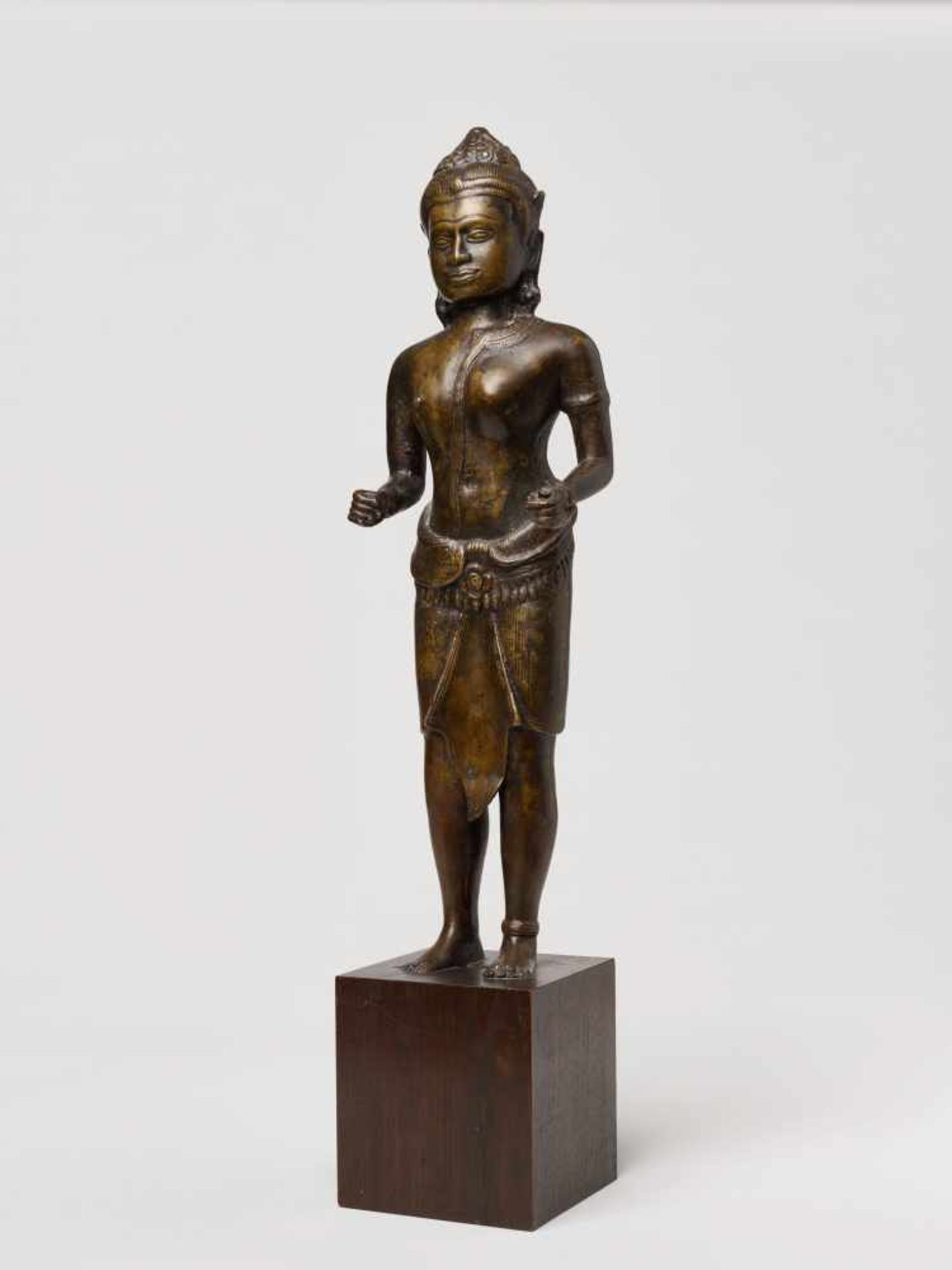 RARE DEPICTION OF THE ANDROGENOUS SHIVA Dark bronze. East Thailand to Cambodia, approx. 18th to 19th - Bild 2 aus 5