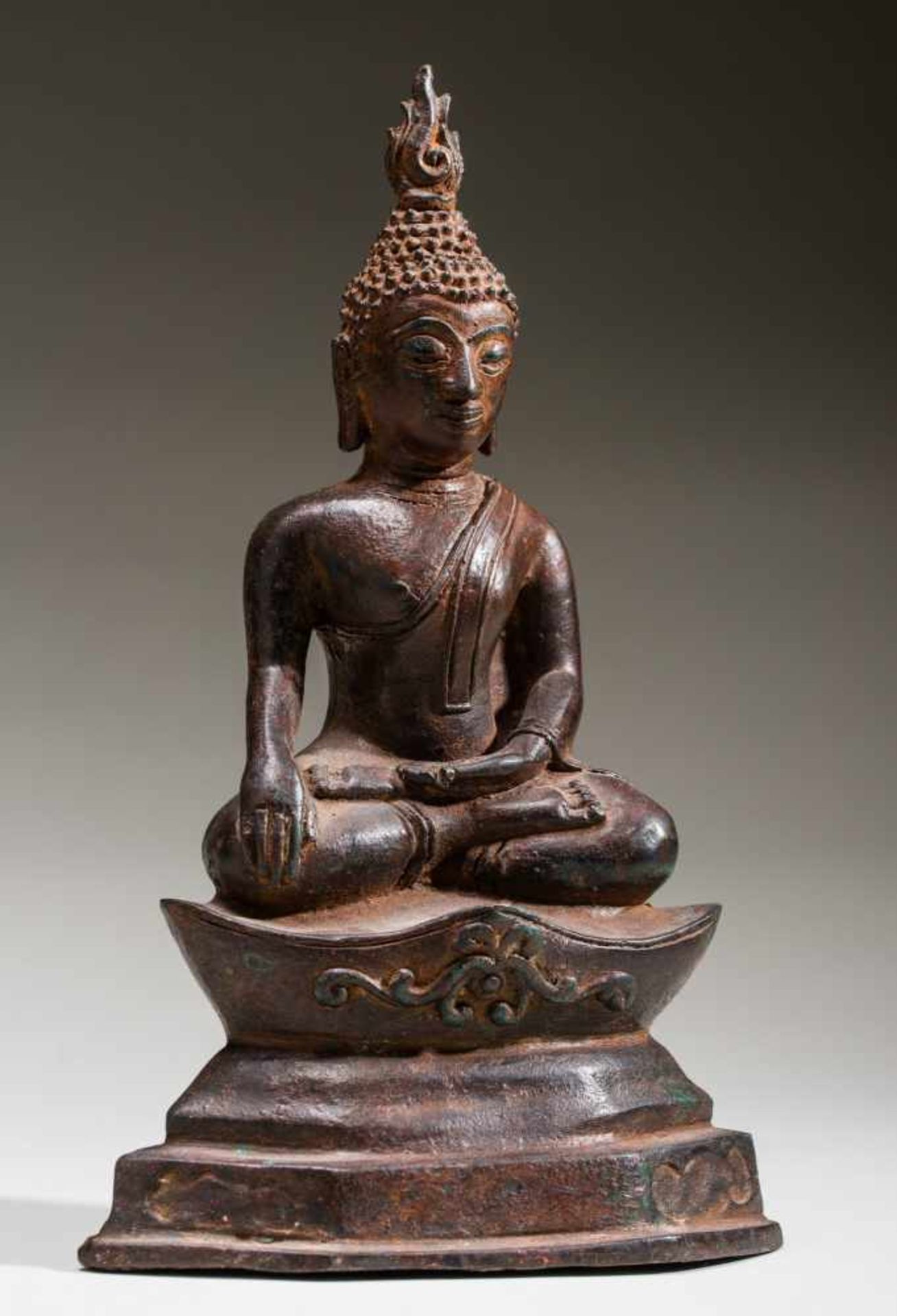 SEATED BUDDHA SHAKYAMUNI Bronze. Laotisch, ca. 18th to 19th cent. Buddha, Shakyamuni, seated in - Image 2 of 6