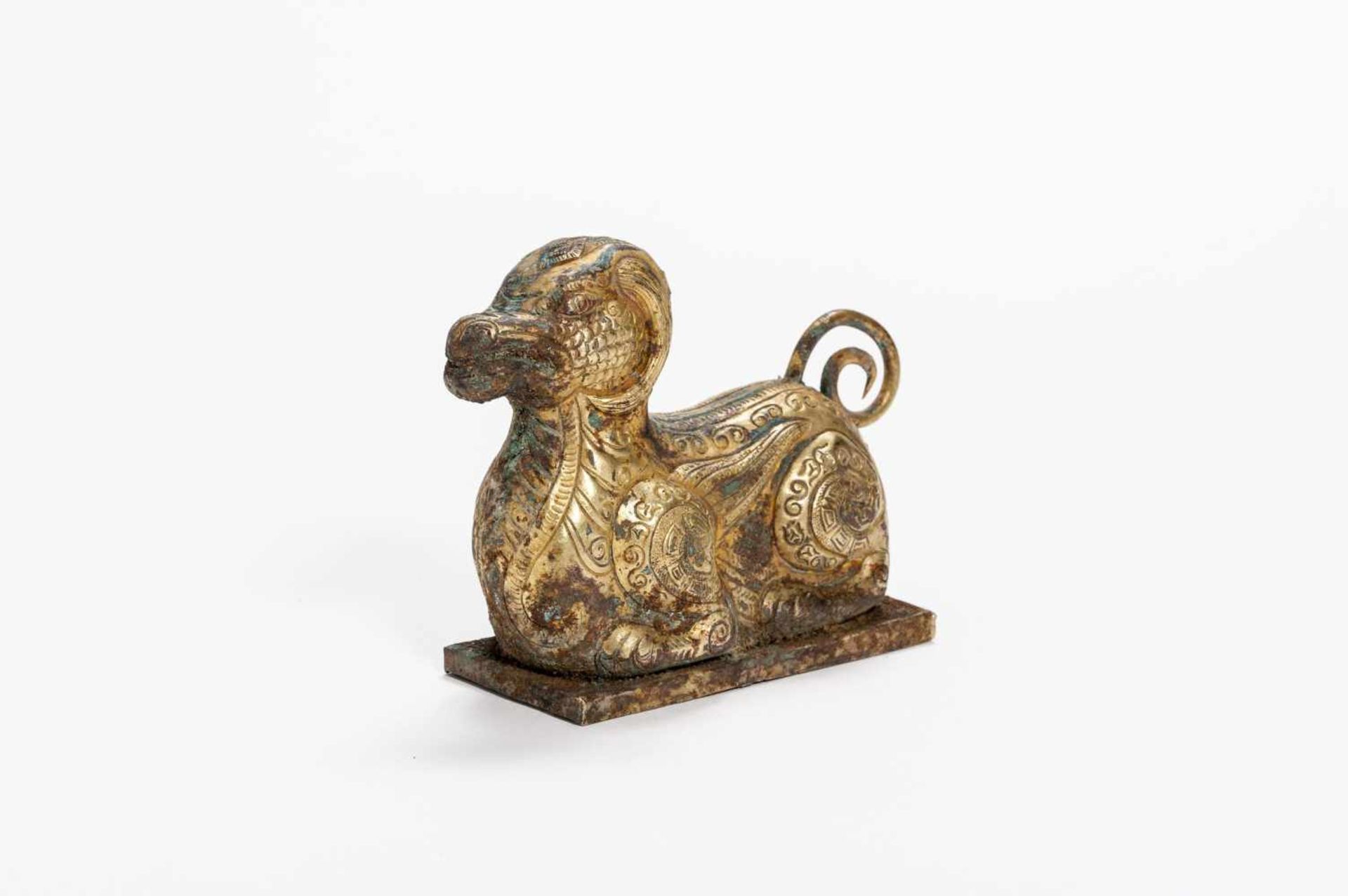 MYTHICAL ANIMAL Copper repoussé with fire gilding. China, presumably Qing-dynasty In archaic - Image 6 of 6
