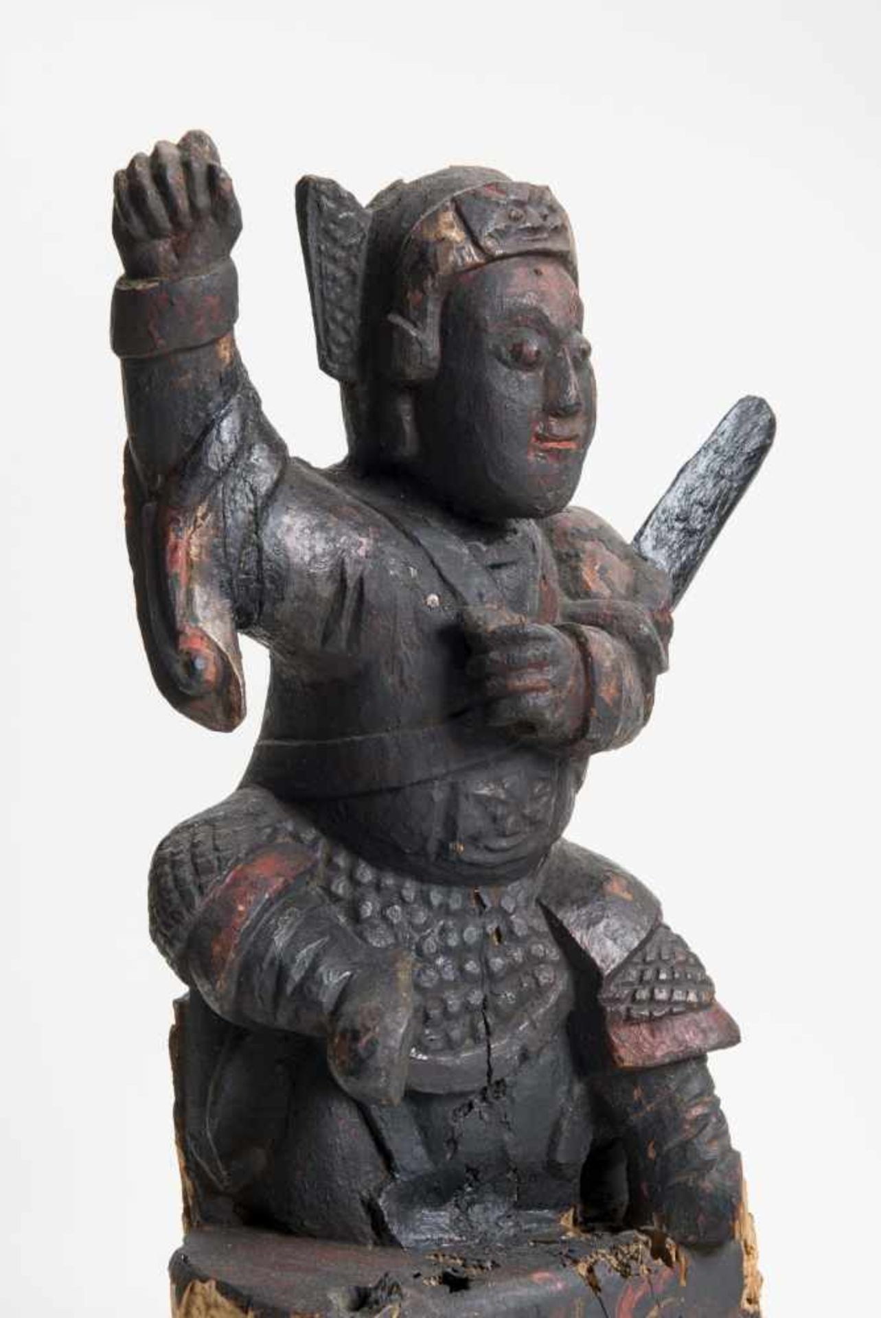 GUARDIAN DEITY WITH SWORD Wood with remnants of old colour. China, 18th - 19th cent. CHINA, 18th - - Bild 5 aus 8