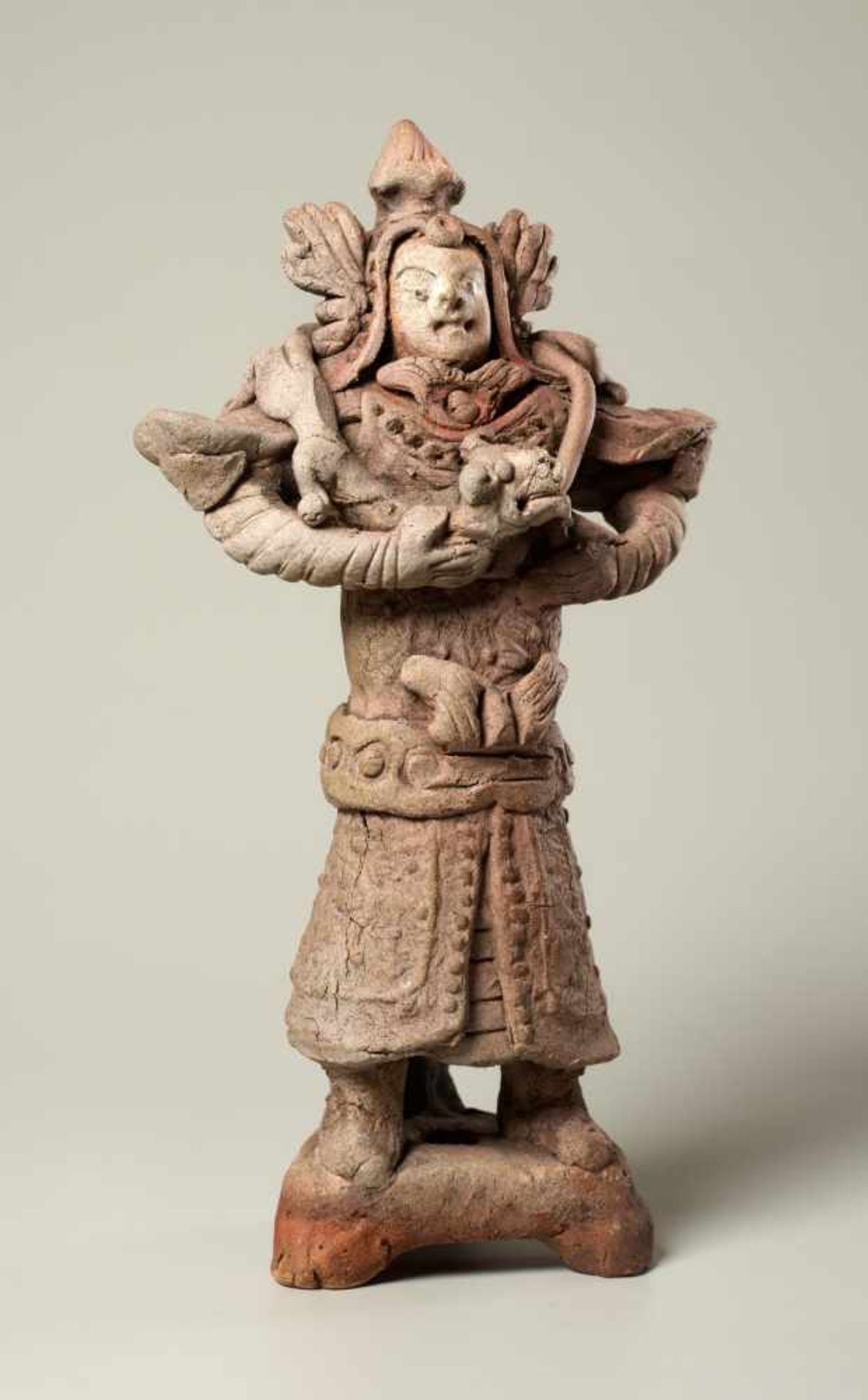 TOMB GUARDIAN WITH SNAKE Terracotta. China, Yuan Dynasty (approx. 14th cent.) Amusingly formed and - Bild 3 aus 6