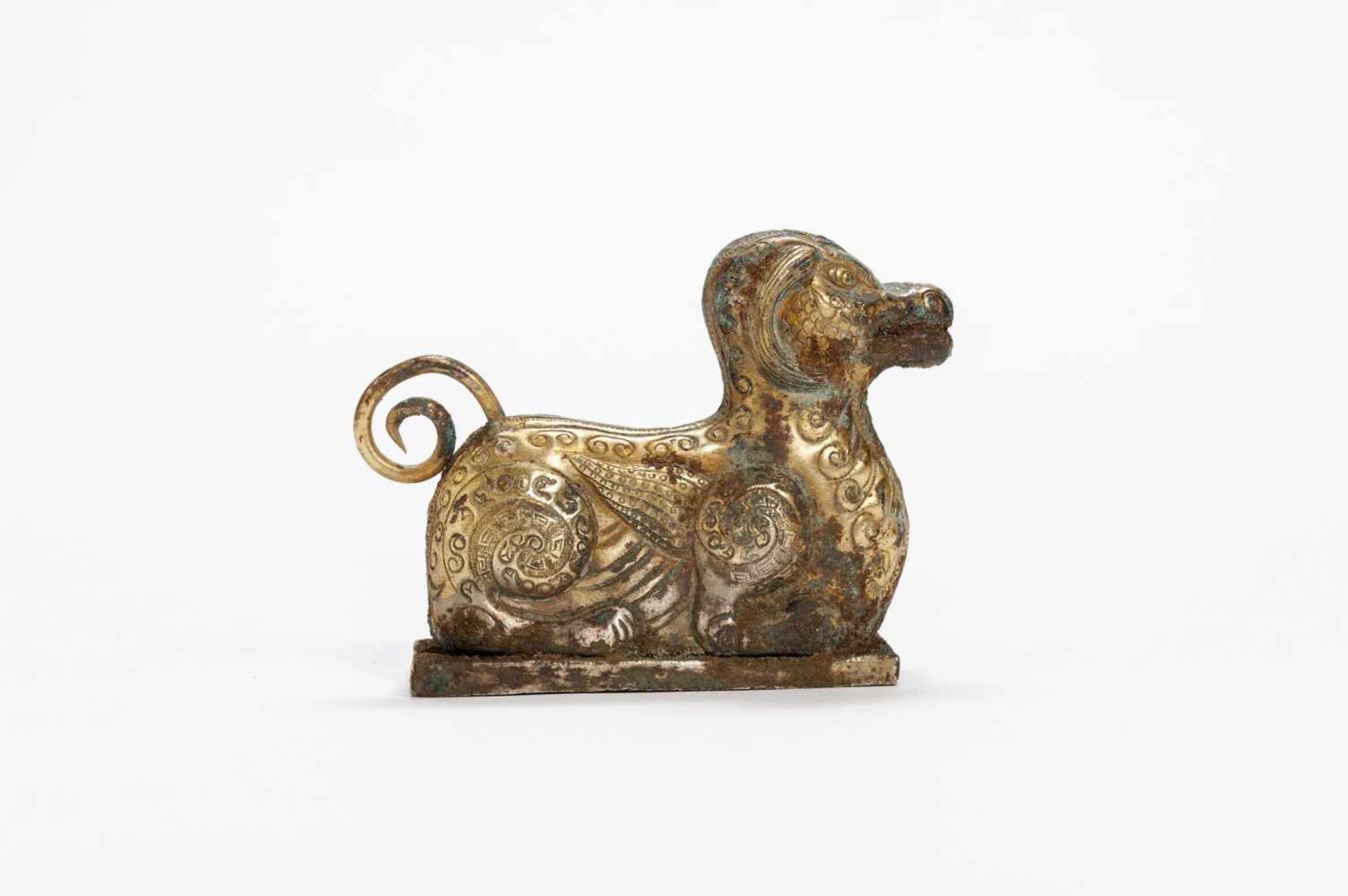 MYTHICAL ANIMAL Copper repoussé with fire gilding. China, presumably Qing-dynasty In archaic - Image 2 of 6