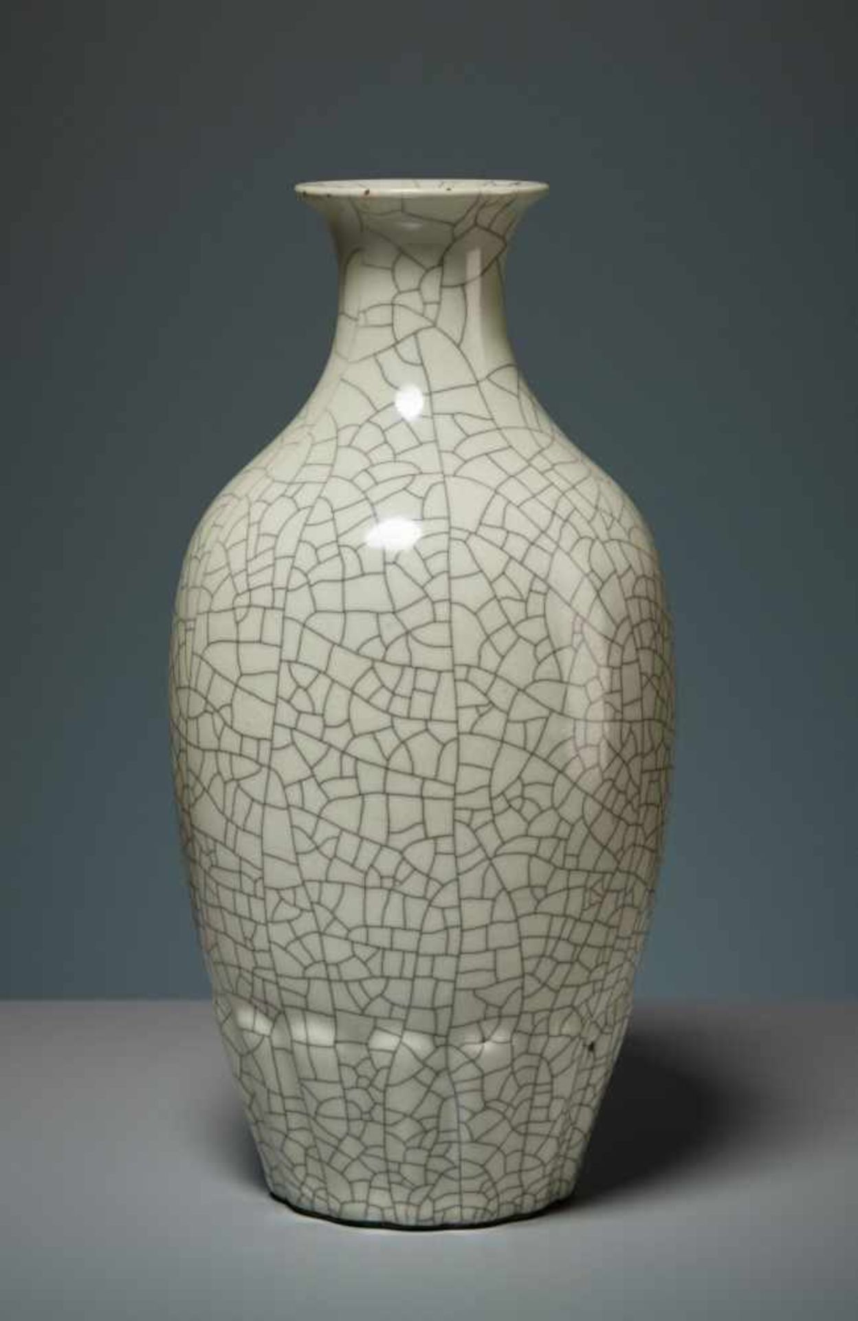 VASE WITH CELADON GLAZE Porcelain. China, Republic, 1st half 20th cent. The particular