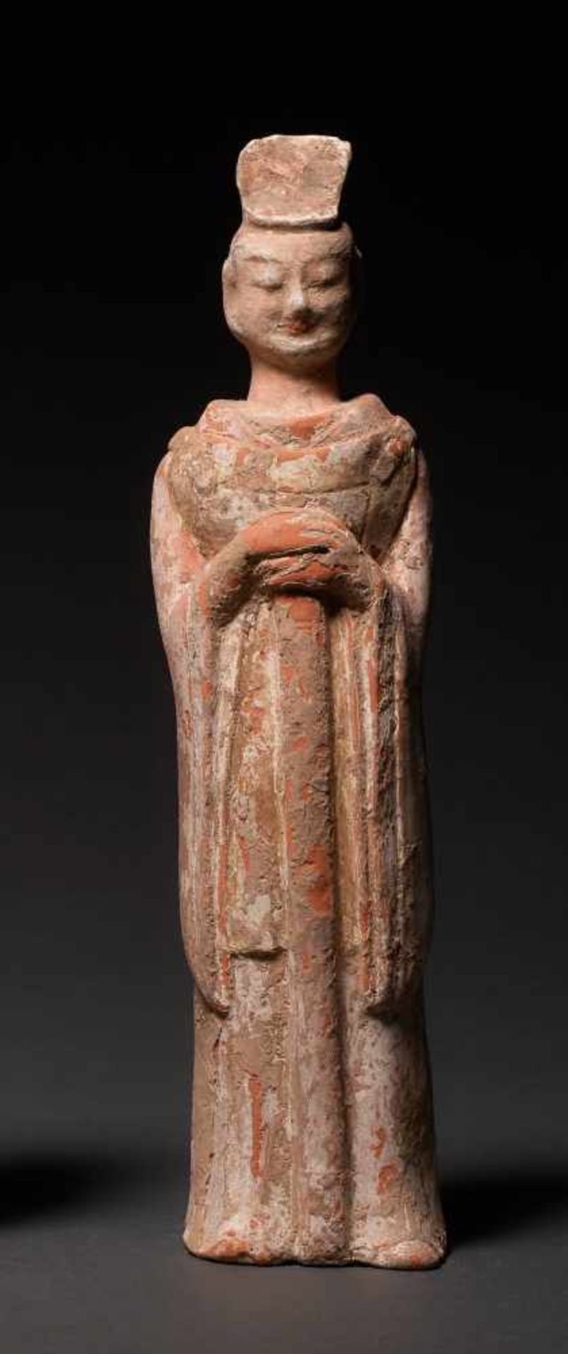 COURTIER Terracotta with painting. China, Wei Dynasty (5th to 6th cent.) A rare smaller figure - Image 2 of 5