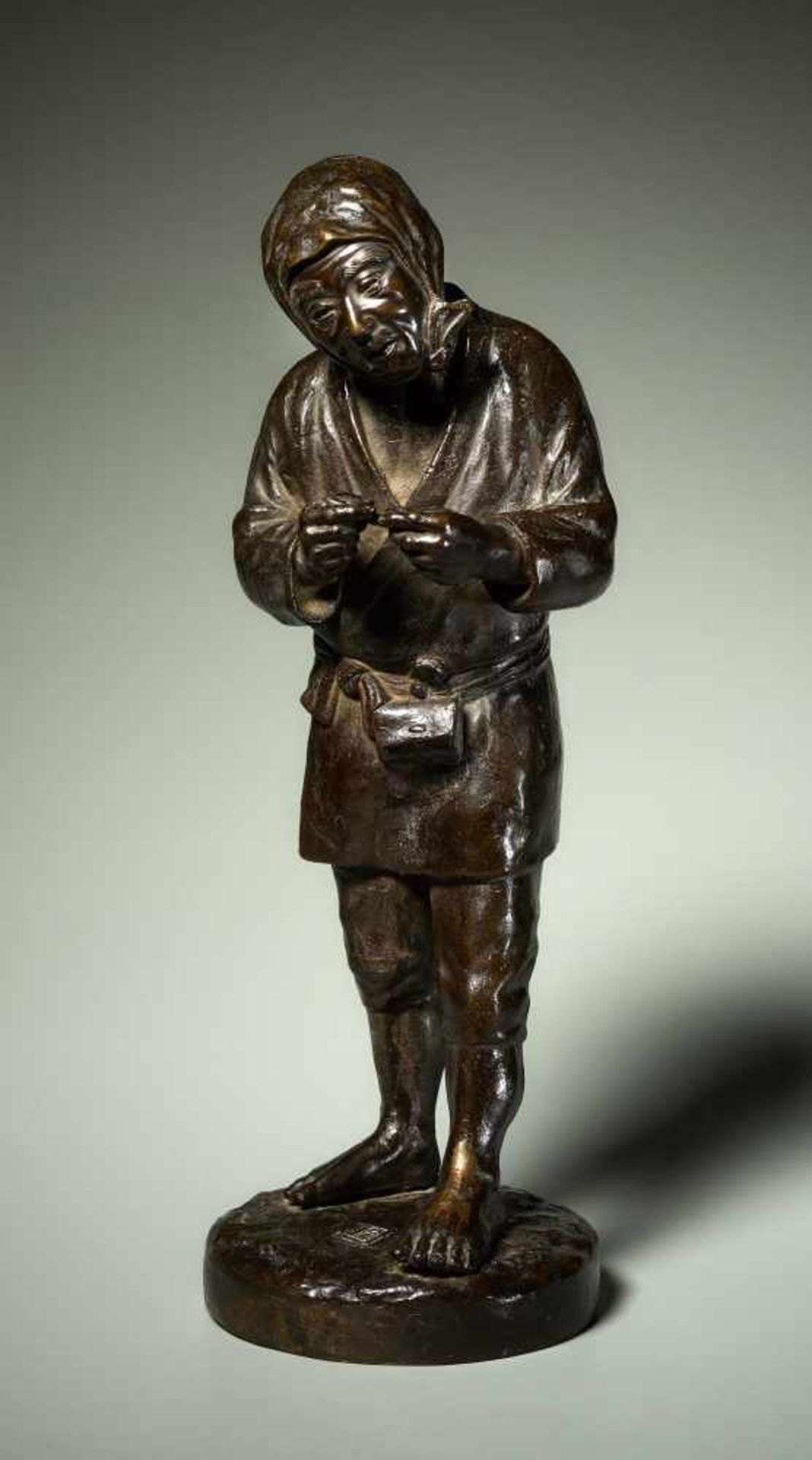 STANDING FARMER WITH KISERU Bronze. Japan, Meiji Period (1868 – 1912) Barefoot standing farmer