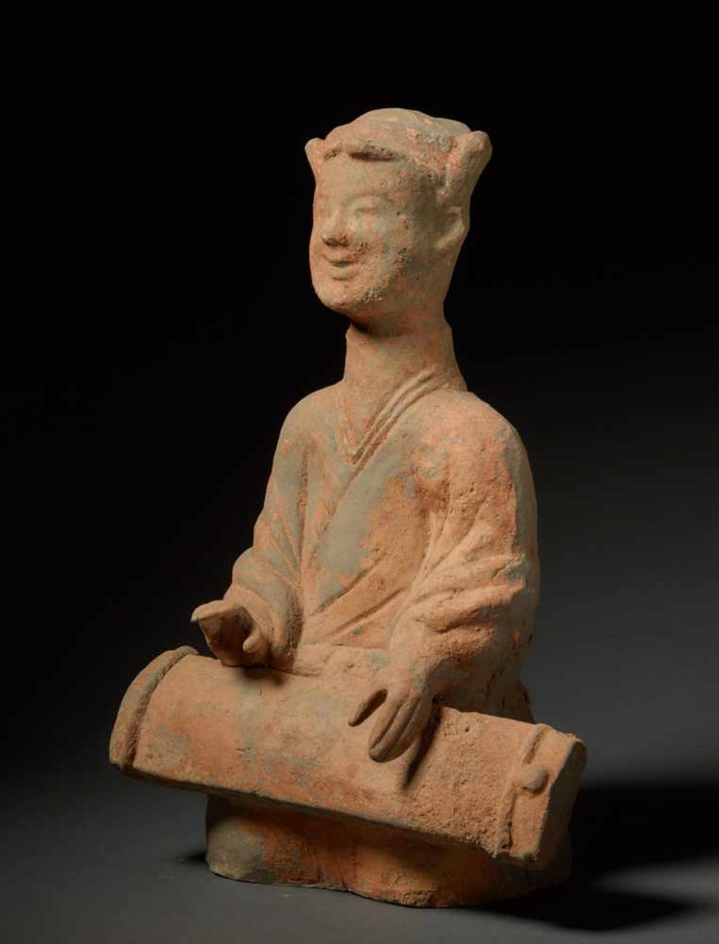 MUSICIAN Terracotta. China, Sichuan, Eastern Han (25 - 220) A girl cowered on the bottom, playing - Image 3 of 6