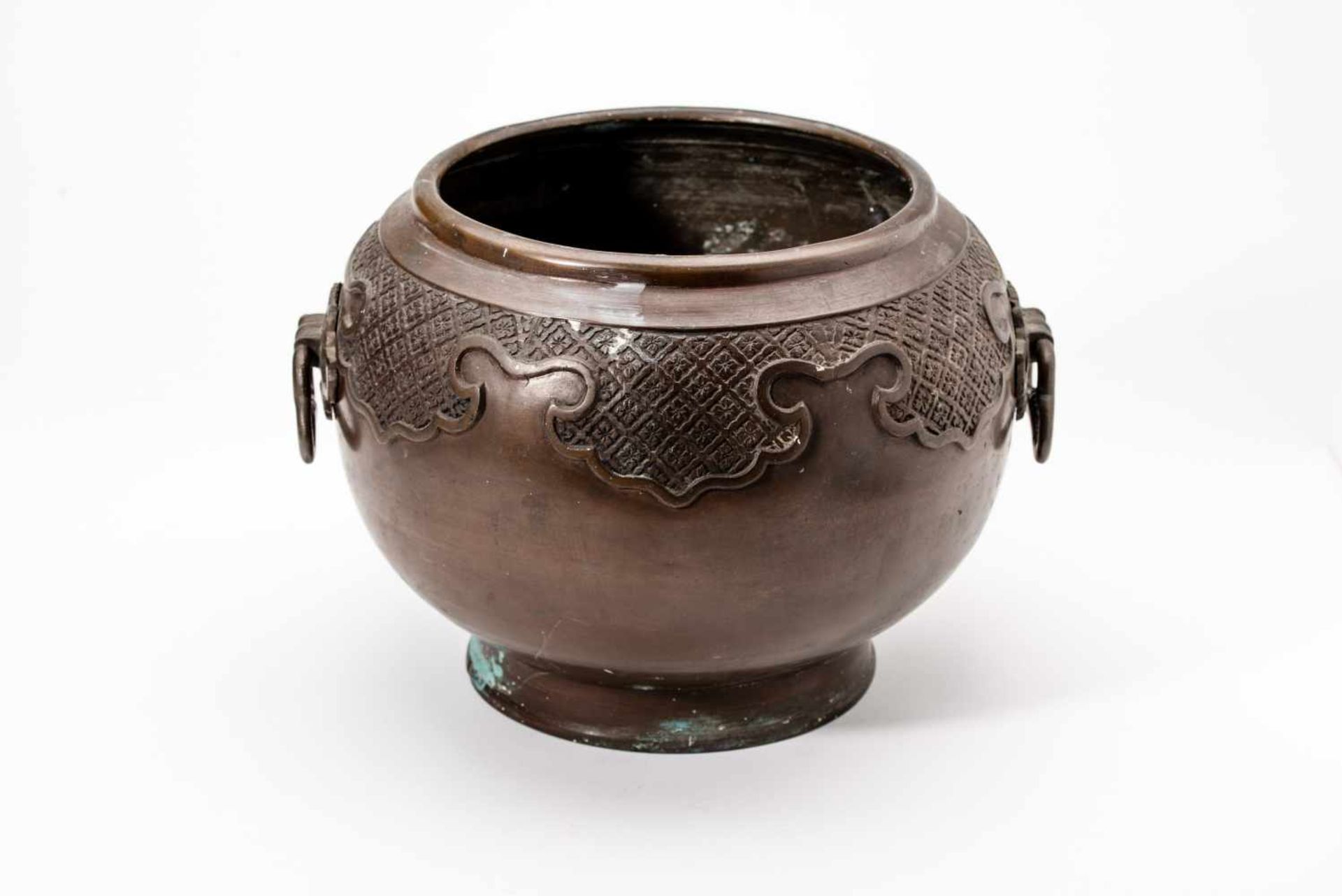 JAPANESE ARCHAIC BRONZE POT Bronze. Japan, Meiji Period Raised on a low flared foot, with a framed - Image 2 of 5