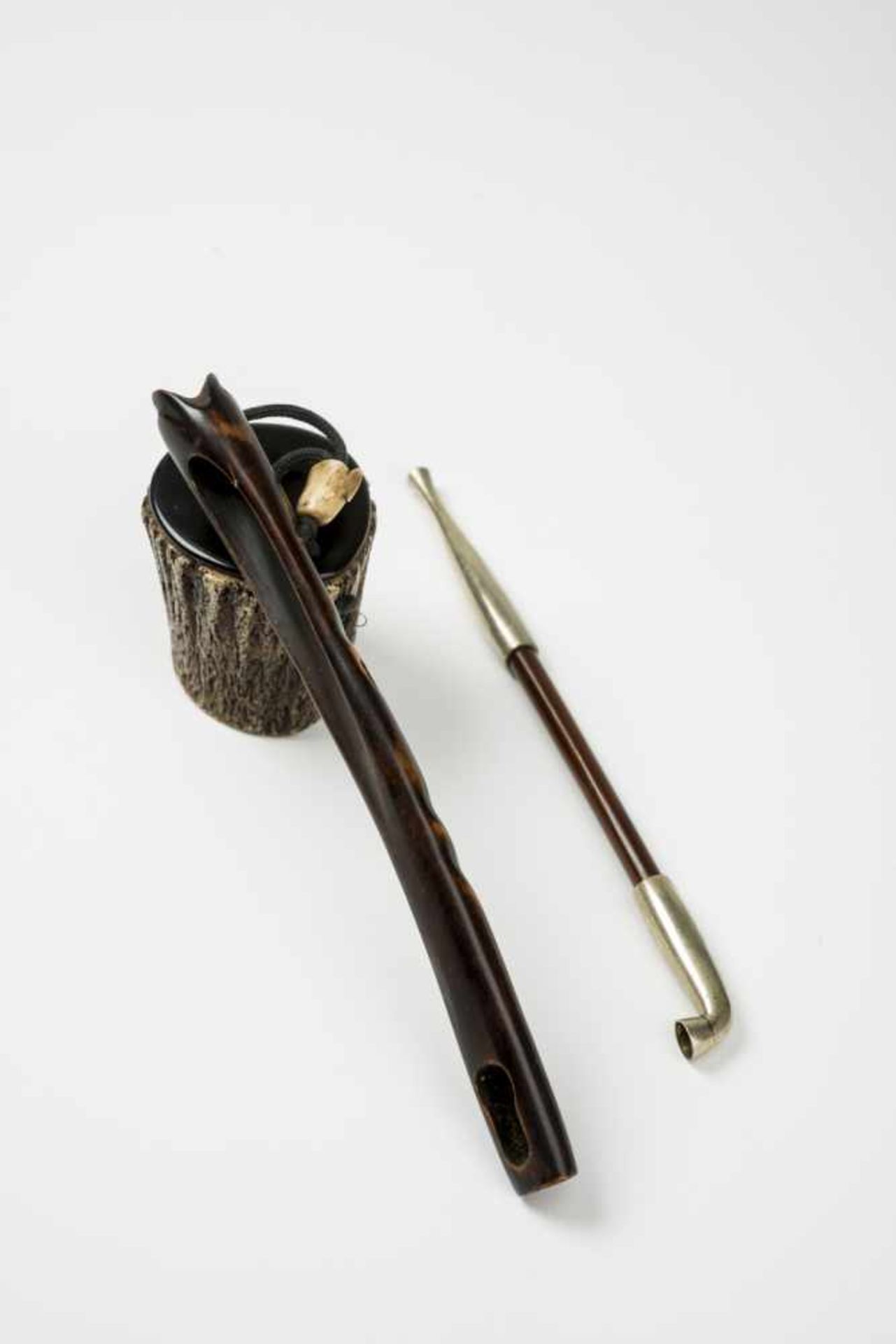 TOBACCO VESSEL AND PIPE QUIVER Silver, bamboo, horn, bone, wood, lacquer. Japan, LENGTH PIPE AND - Bild 4 aus 4