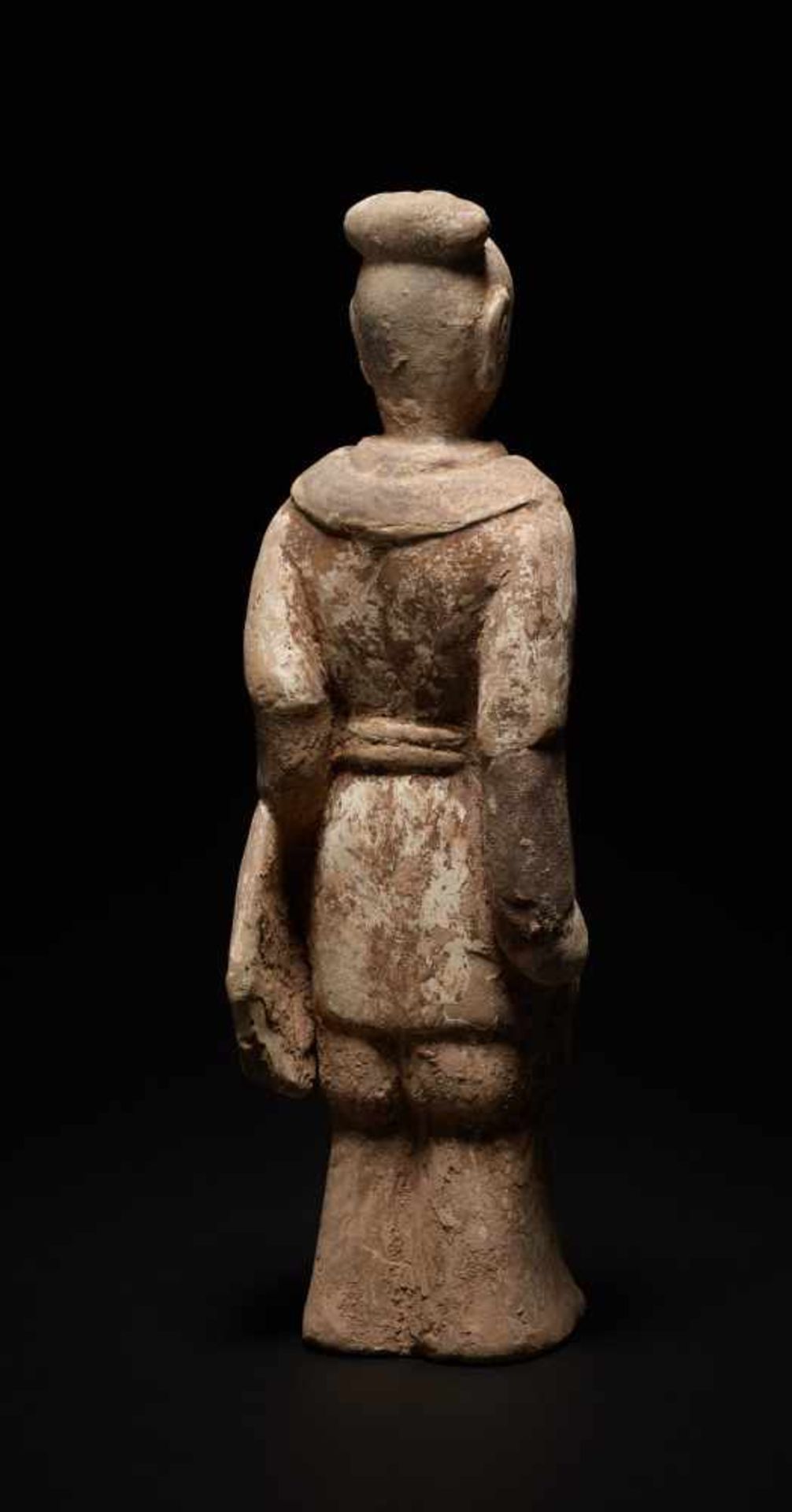 WARRIOR WITH SHIELD Terracotta with painting. China, Northern Qi Dynasty (550 - 589) Figurine with - Image 5 of 6