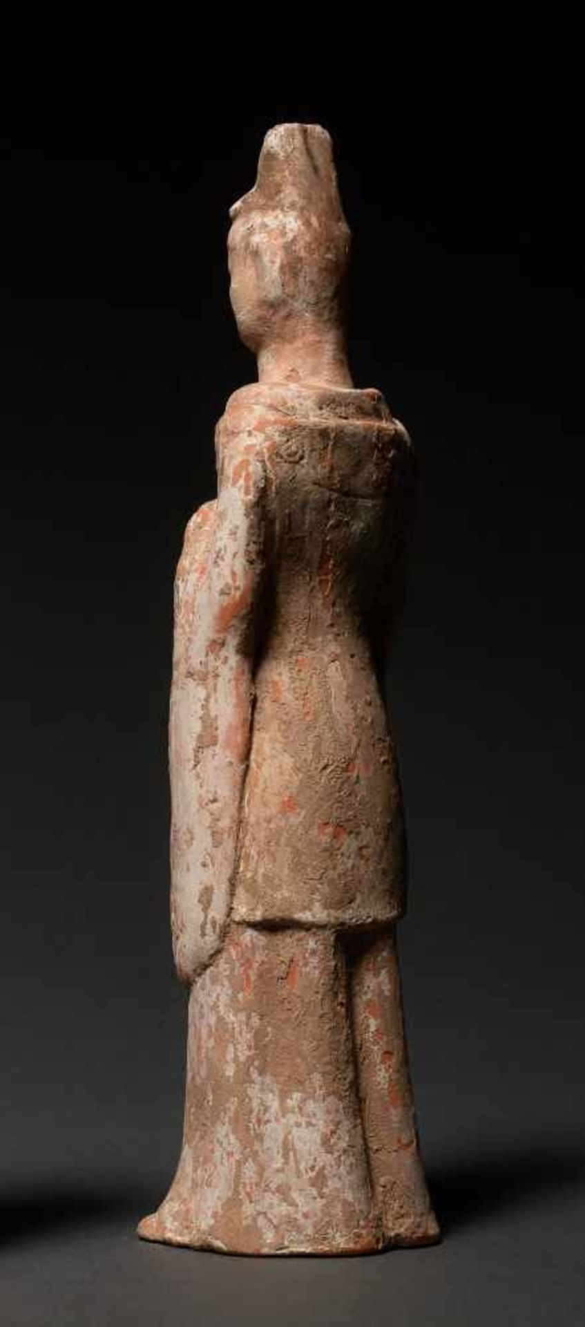 COURTIER Terracotta with painting. China, Wei Dynasty (5th to 6th cent.) A rare smaller figure - Image 3 of 5