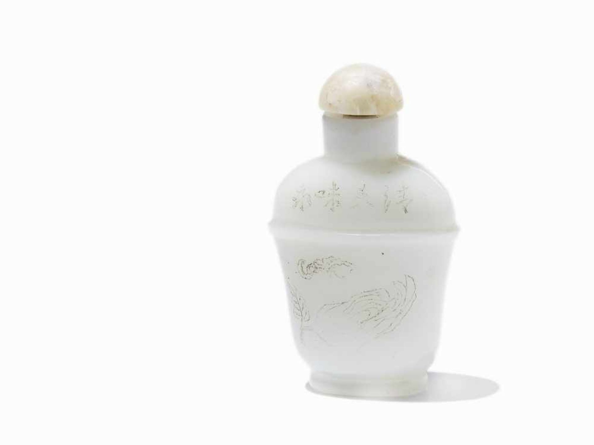 SNUFF BOTTLE WITH INCISED DECORATION Milk glass, quartz. China, Republic period, early 20th