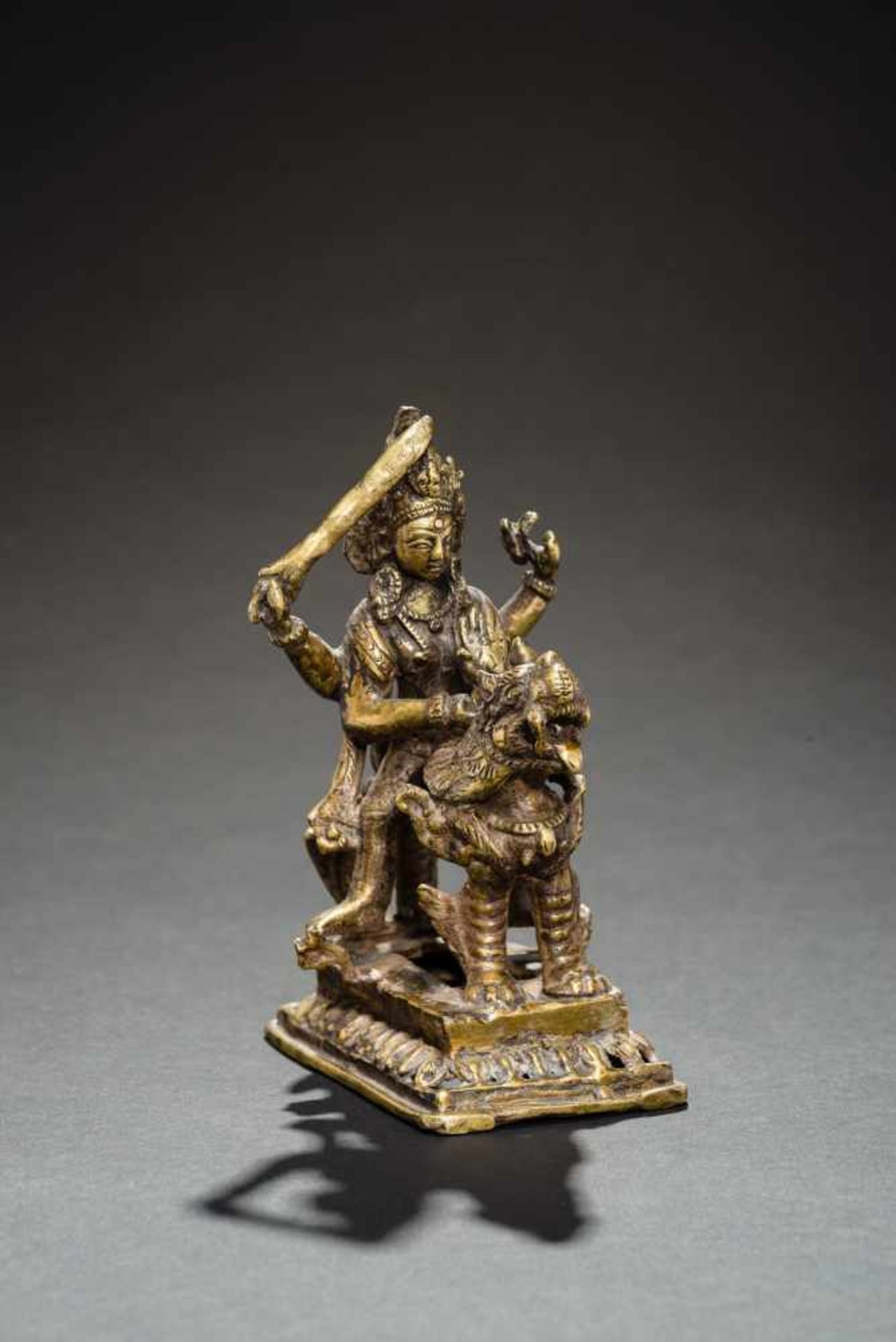 DEITIY (BODHISATTVA) AND SWORD ON LION Yellow bronze. Nepal, 19th to 20th cent. Fine statue of a - Bild 5 aus 6
