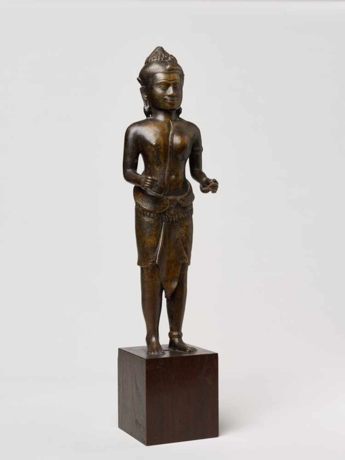 RARE DEPICTION OF THE ANDROGENOUS SHIVA Dark bronze. East Thailand to Cambodia, approx. 18th to 19th - Bild 3 aus 5