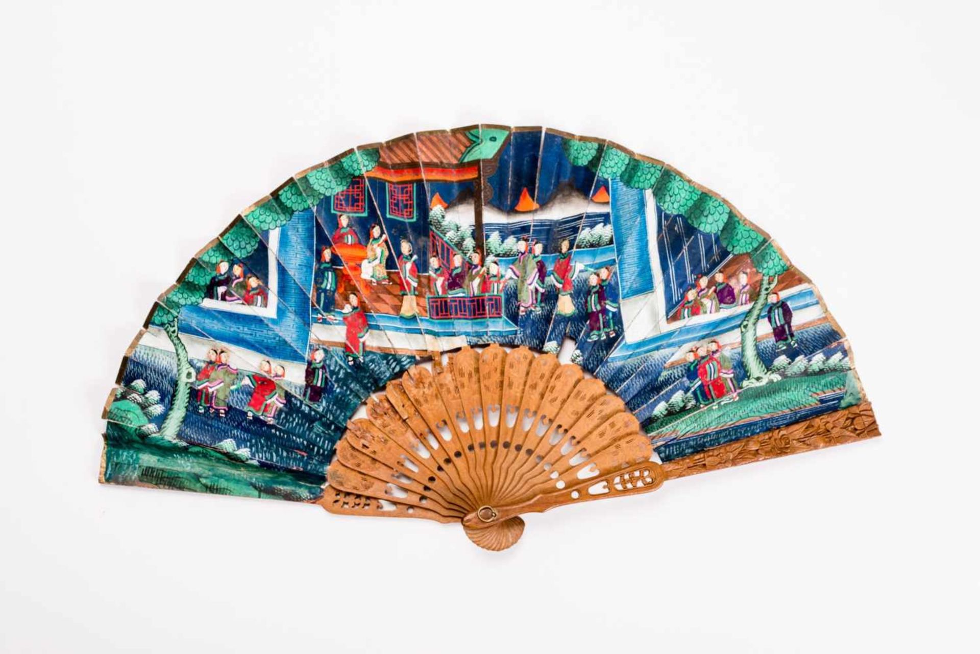 FOLDING FAN WITH FIGURATIVE SCENE, ANIMALS etc. Gouache, silk, ivory, wood. China, late Qing Dynasty - Image 2 of 3