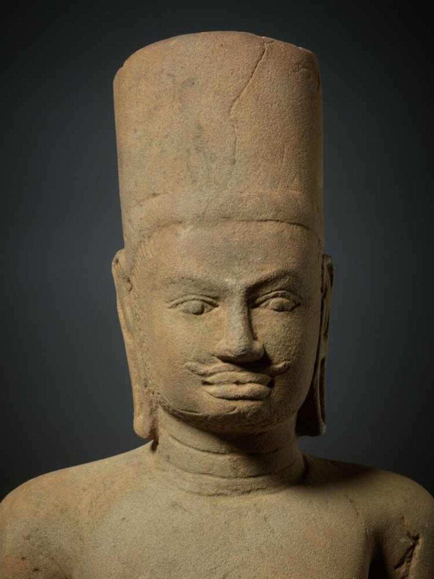 VISHNU THE PRESERVER Sandstone. Khmer, Old Khmer Kingdom, probably pre-Angkor, ca. 8th cent. Rare, - Bild 6 aus 6