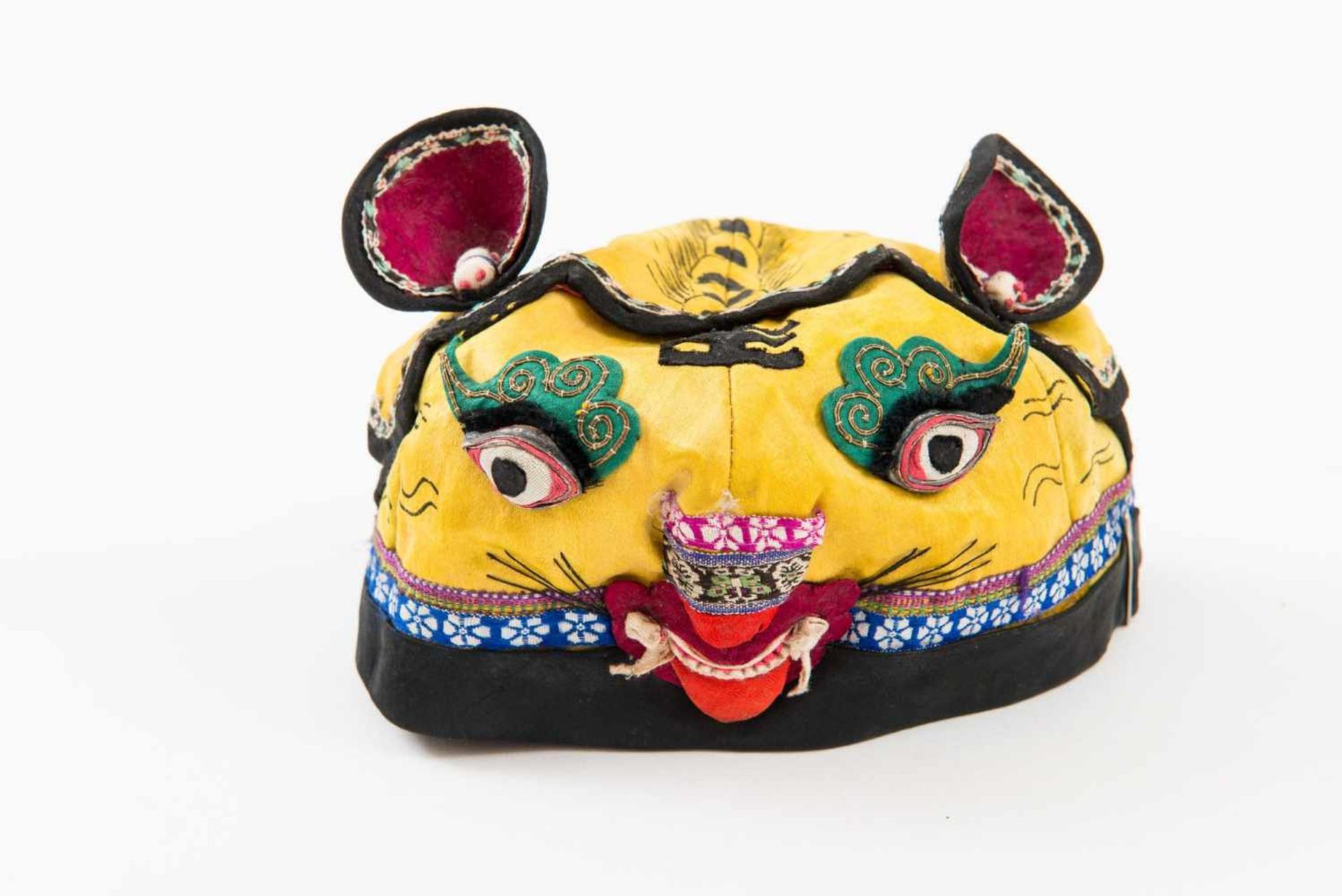 EMBROIDERED SILK TIGER HAT FOR CHILDREN Silk. China, Qing, 19th – early 20th century Eyes, nose,