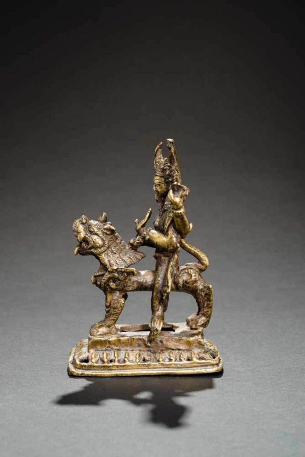 DEITIY (BODHISATTVA) AND SWORD ON LION Yellow bronze. Nepal, 19th to 20th cent. Fine statue of a - Bild 3 aus 6