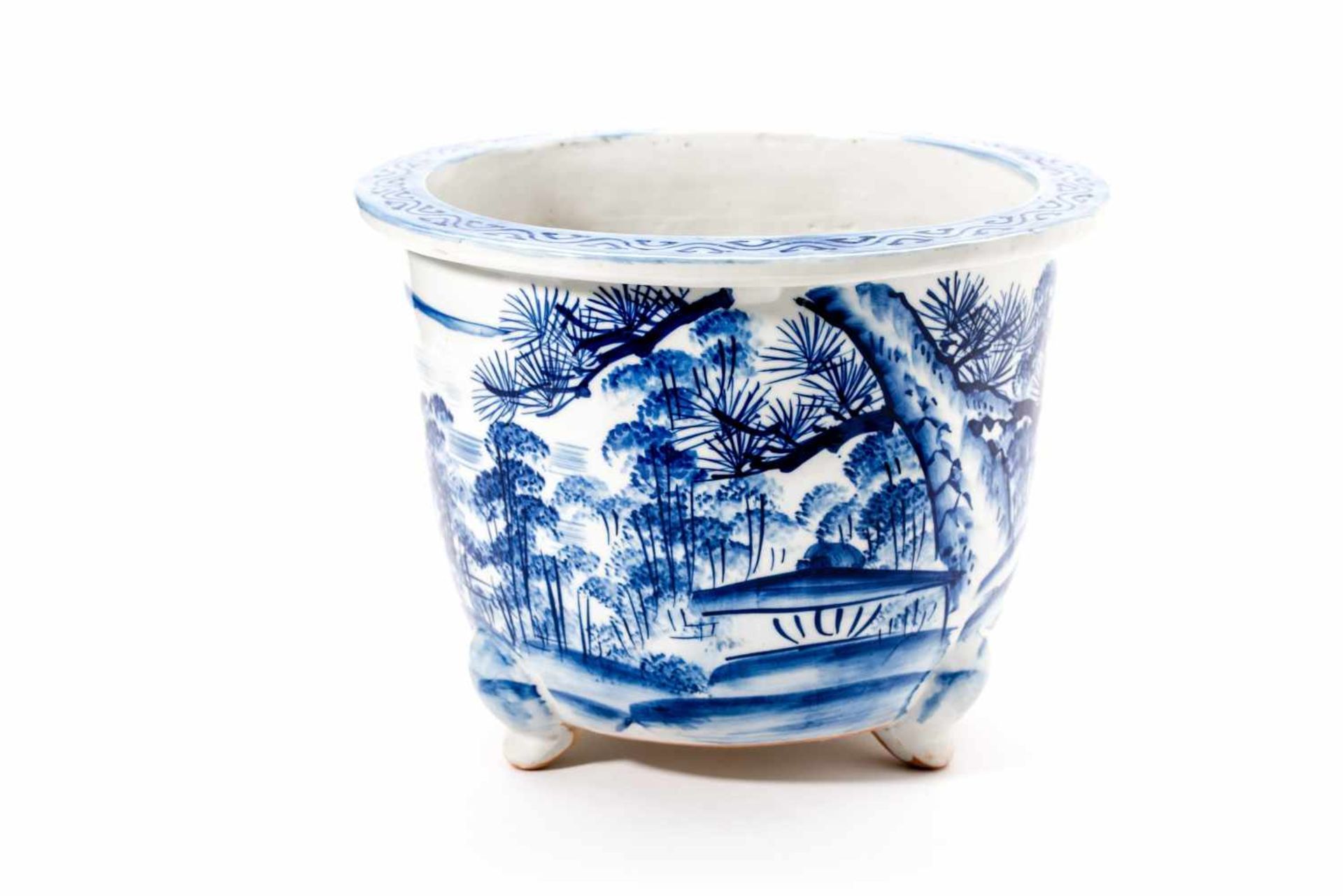 POT WITH BLUE AND WHITE SCENIC LANDSCAPE Porcelain with underglaze blue painting. Japan, Meiji