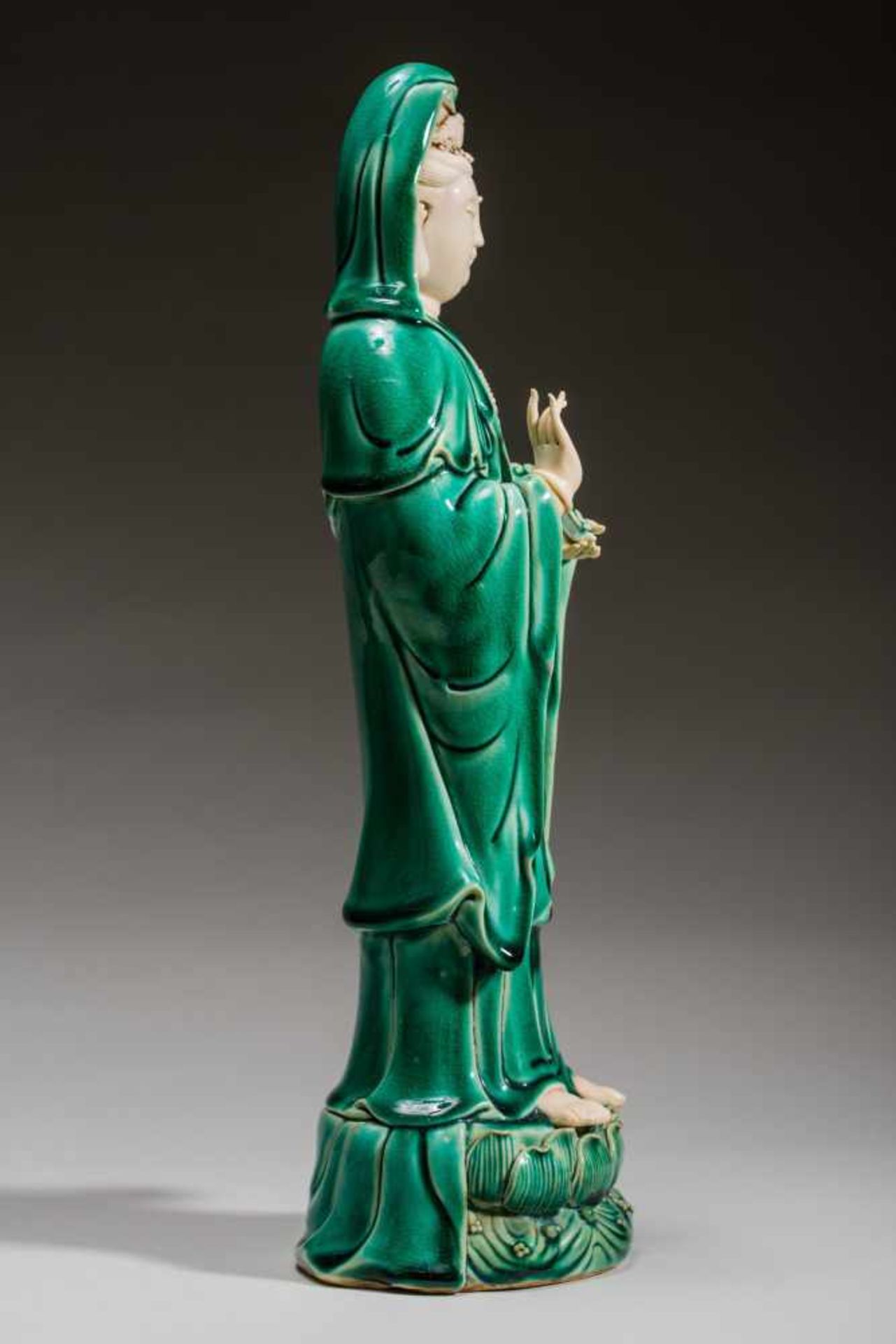 THE STANDING GODDESS GUANYIN Porcelain. China, The goddess Guanyin standing up straight atop sea - Image 4 of 6