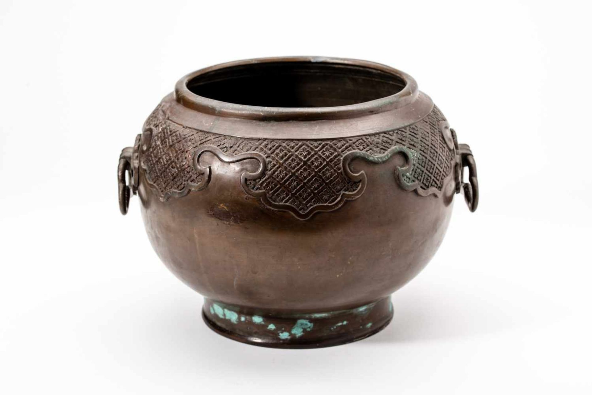 JAPANESE ARCHAIC BRONZE POT Bronze. Japan, Meiji Period Raised on a low flared foot, with a framed