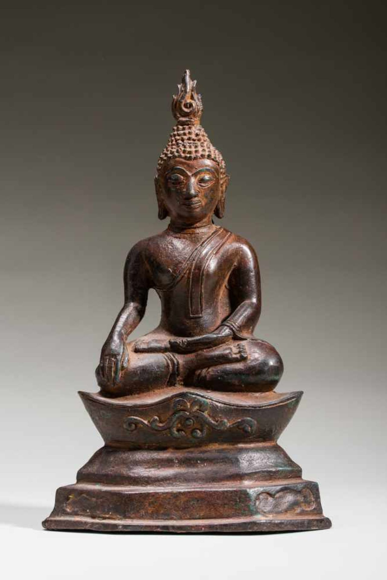 SEATED BUDDHA SHAKYAMUNI Bronze. Laotisch, ca. 18th to 19th cent. Buddha, Shakyamuni, seated in