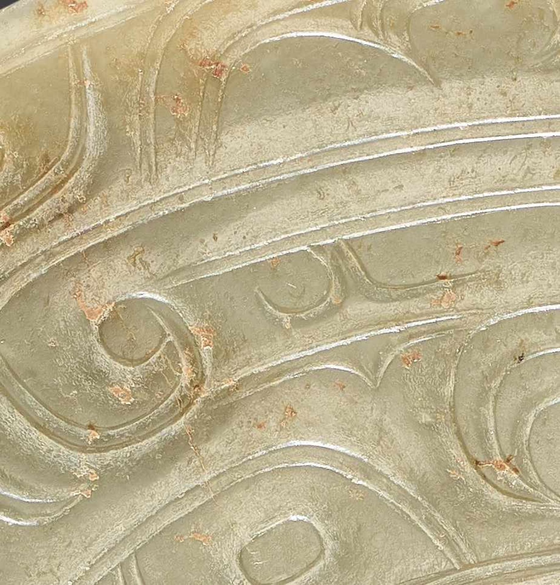 A LARGE DISC IN LIGHT GREEN JADE WITH A DOUBLE ONELEGGED DRAGON (KUI) DESIGN Jade, China. Late - Image 6 of 6