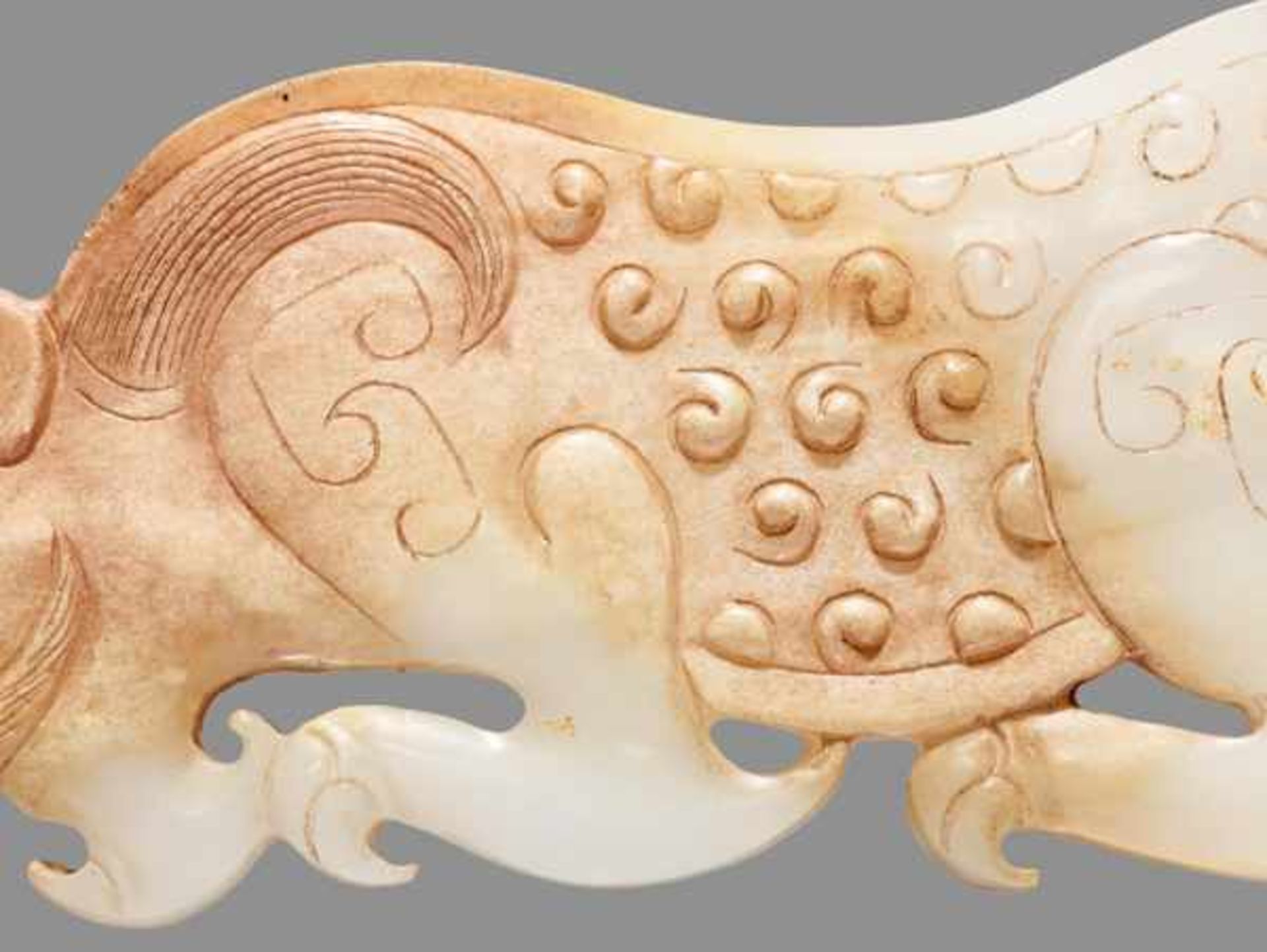 AN AMAZING CROUCHING TIGER IN WHITE JADE Jade, China. Western Han, 3rd - 2nd century BC 虎形玉飾 - 西漢, - Image 4 of 8