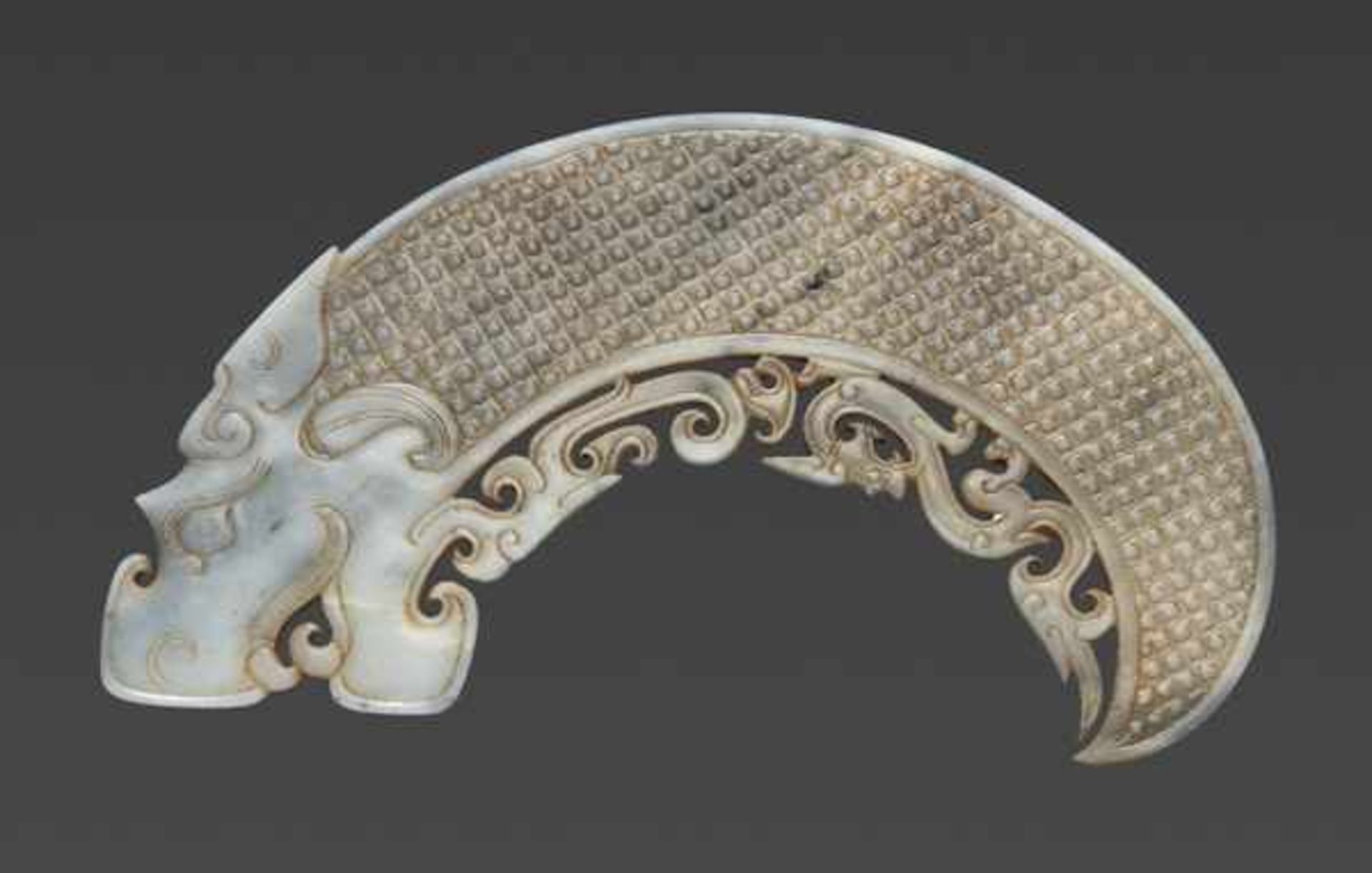 AN EXQUISITE ARCHED DRAGON WITH ORNATE OPENWORK Jade, China. Early Western Han Dynasty, 2nd - Image 2 of 6