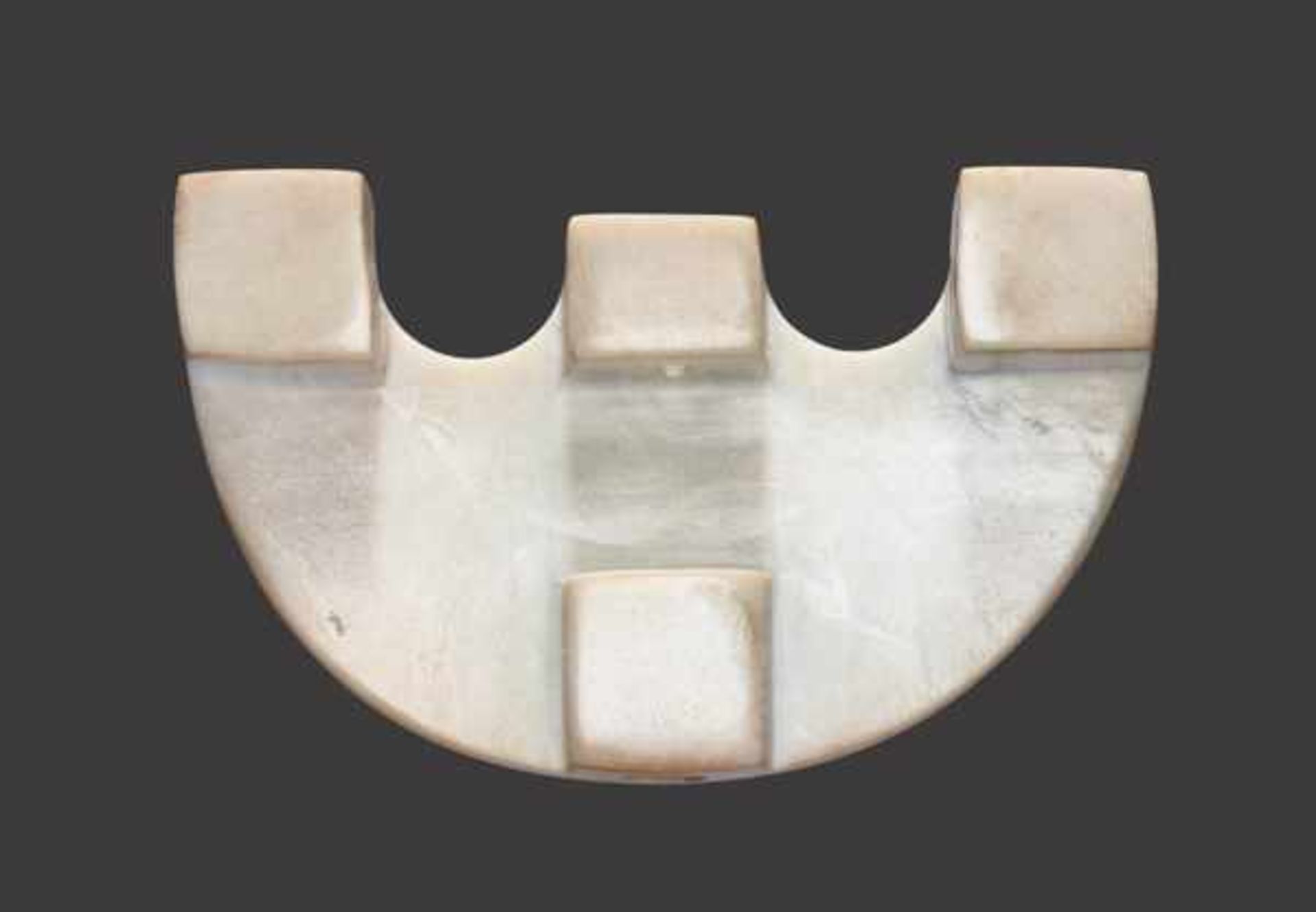 A RARE THREE-PRONGED ORNAMENT WITH ANIMAL MASK MOTIF Jade, China. Late Neolithic period, Liangzhu - Image 2 of 8