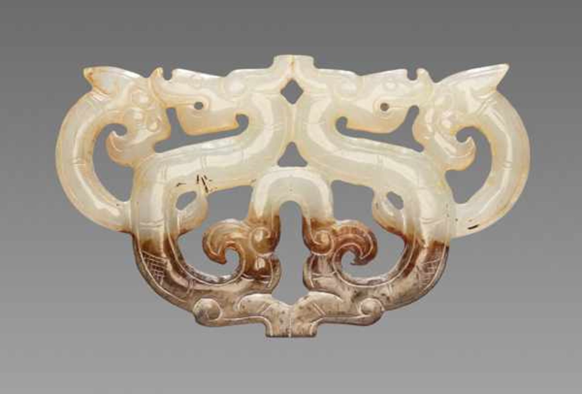 A GRACEFUL ORNAMENT IN OPENWORK WITH DRAGON AND PHOENIX MOTIF Jade, China. Eastern Zhou, Warring - Image 2 of 8