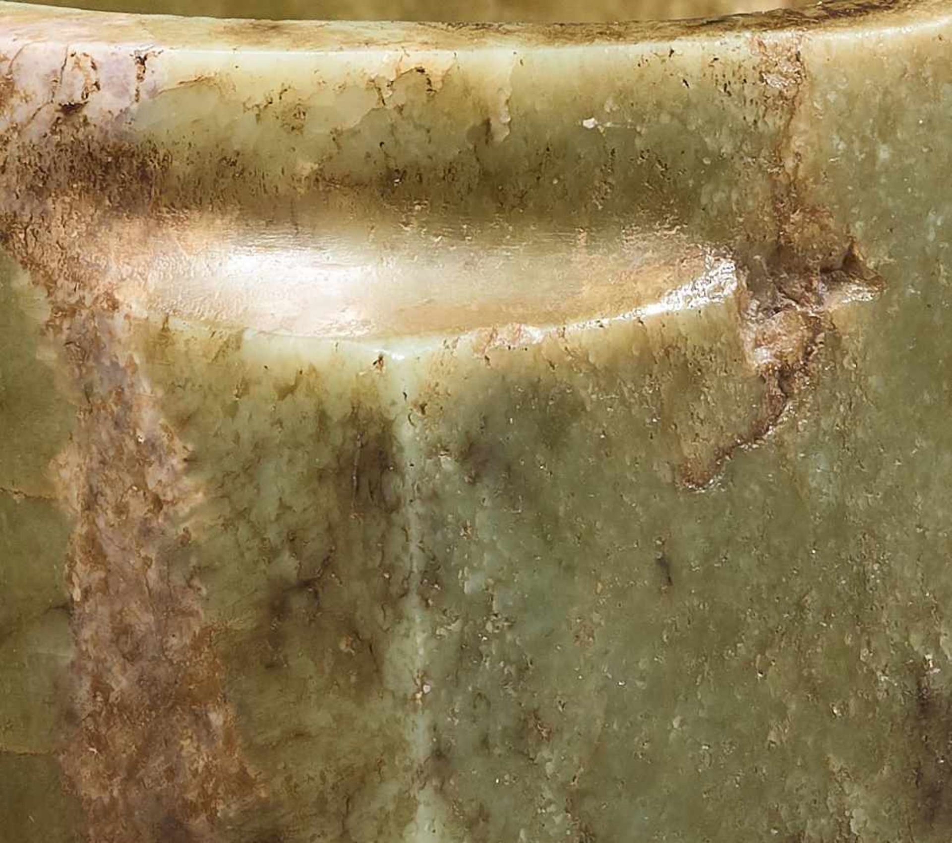 AN ELEGANT, PLAIN CONG IN HIGHLY POLISHED, LIGHT GREEN JADE Jade, China. Early Bronze Age, Qijia - Image 5 of 6