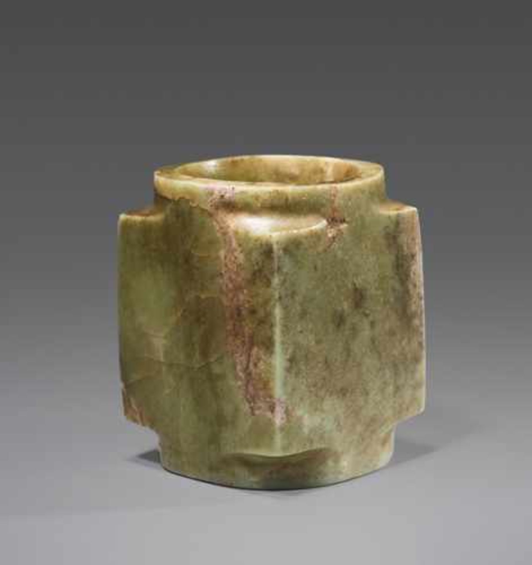 AN ELEGANT, PLAIN CONG IN HIGHLY POLISHED, LIGHT GREEN JADE Jade, China. Early Bronze Age, Qijia - Image 4 of 6