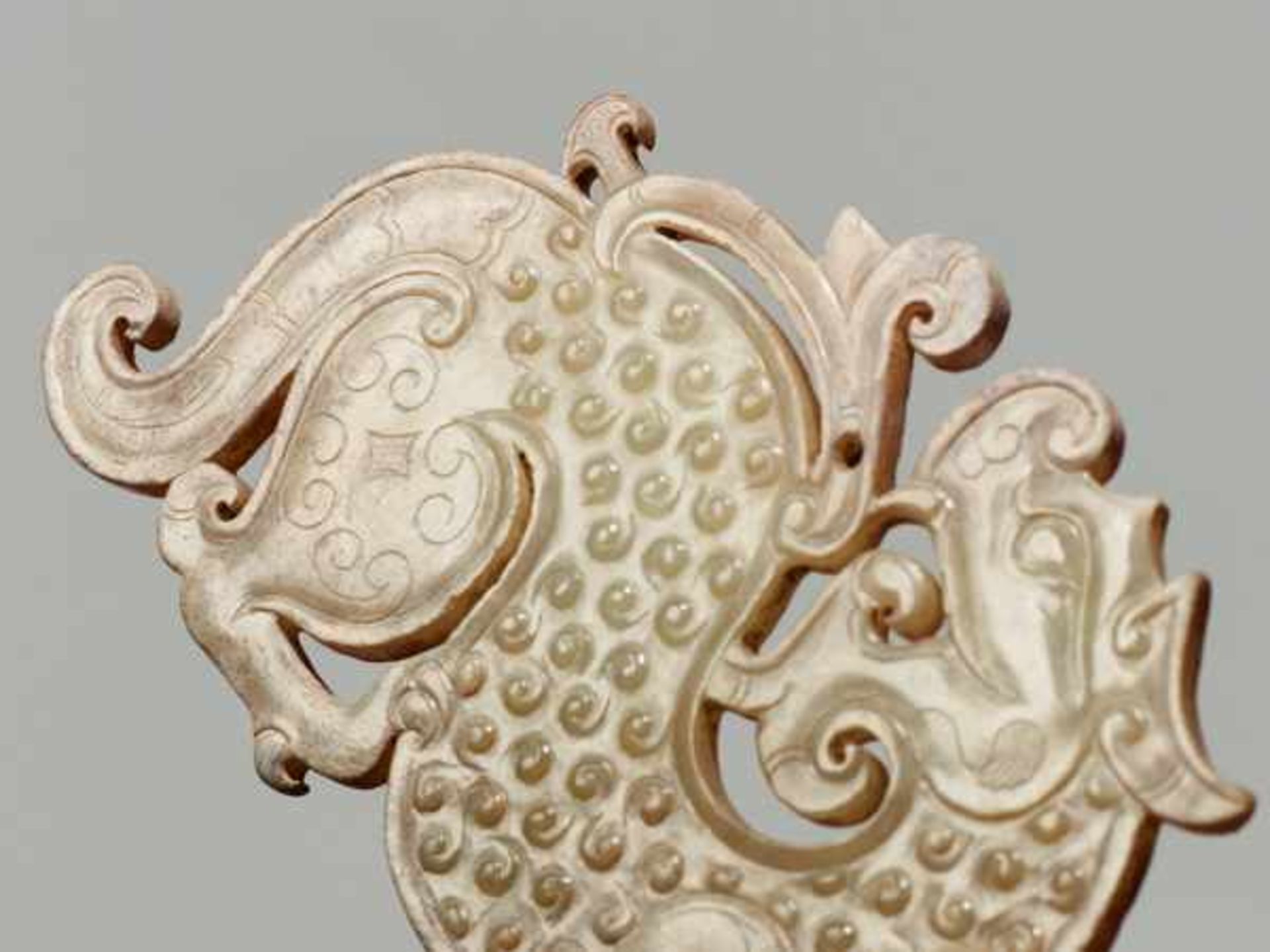 AN EXQUISITE AND RARE TIGER-SHAPED PENDANT IN PALE GREEN JADE WITH FINE INCISED DECORATION Jade, - Image 3 of 6