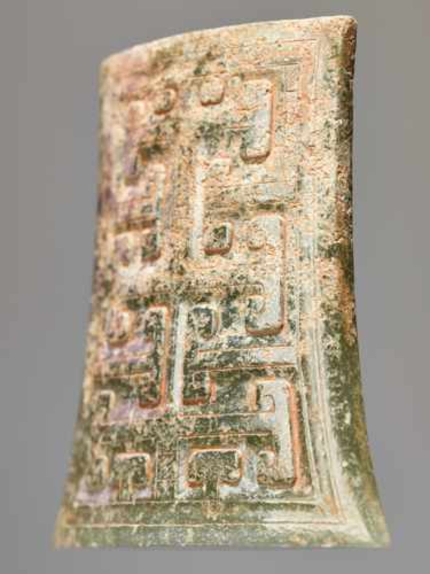 A STRIKING DARK GREEN JADE SCABBARD CHAPE WITH A GEOMETRIC DESIGN Jade, China. Western Han - Image 4 of 5