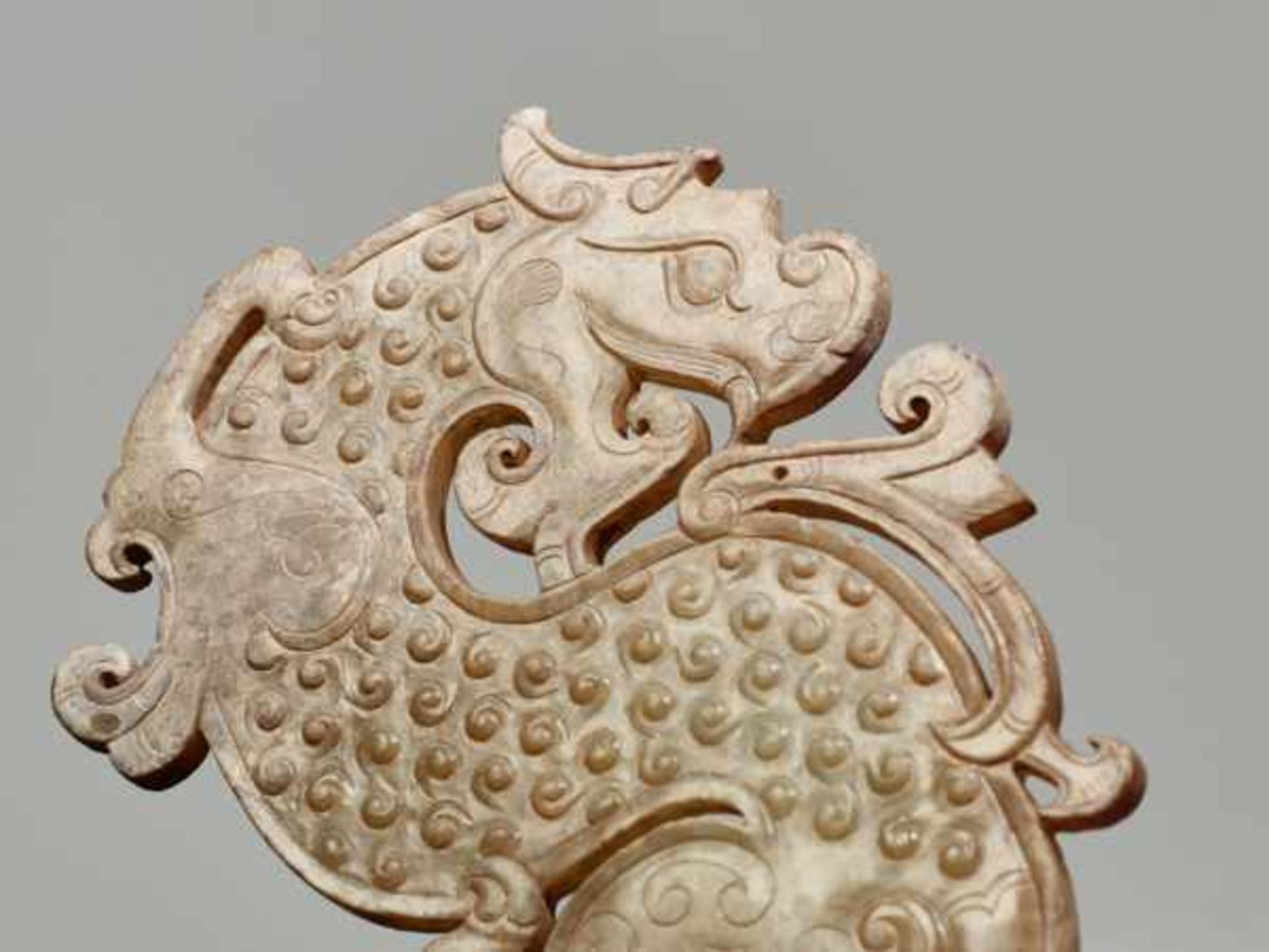 AN EXQUISITE AND RARE TIGER-SHAPED PENDANT IN PALE GREEN JADE WITH FINE INCISED DECORATION Jade, - Image 4 of 6