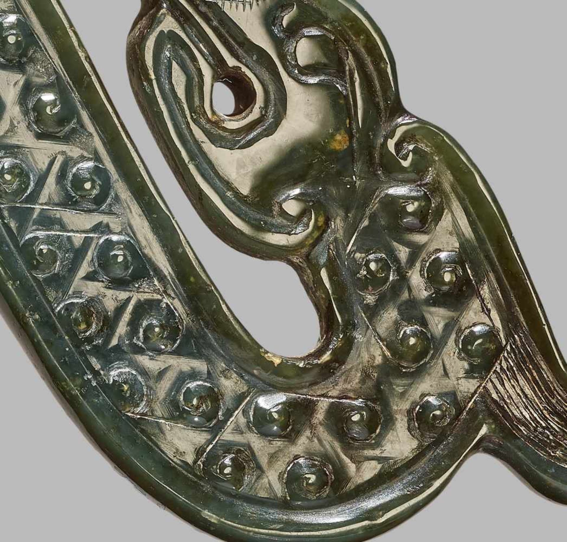 AN EXTREMELY RARE SPINACH GREEN JADE ARCHED DRAGON Jade, China. Eastern Zhou, Warring States period, - Image 6 of 6