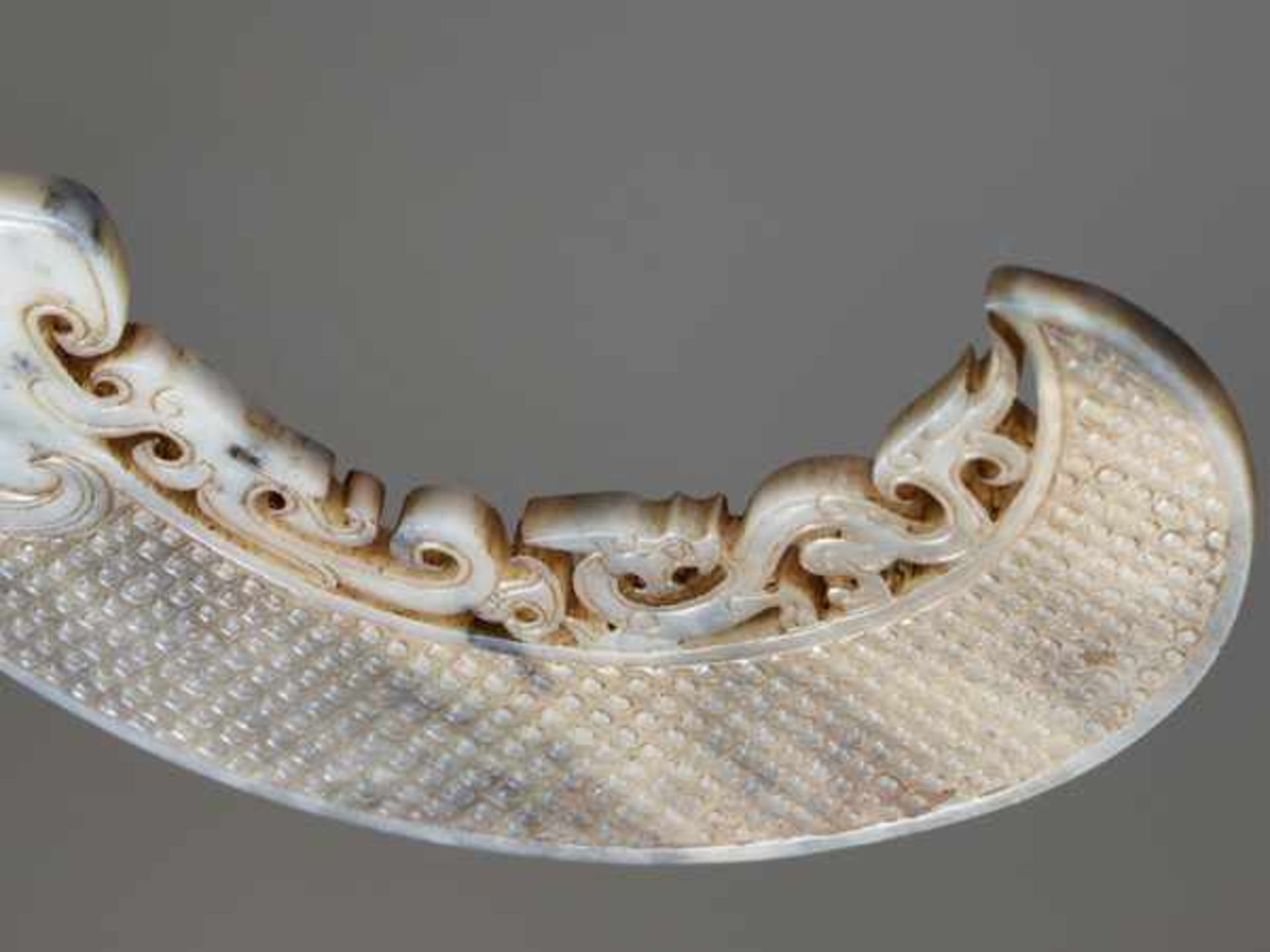 AN EXQUISITE ARCHED DRAGON WITH ORNATE OPENWORK Jade, China. Early Western Han Dynasty, 2nd - Image 3 of 6