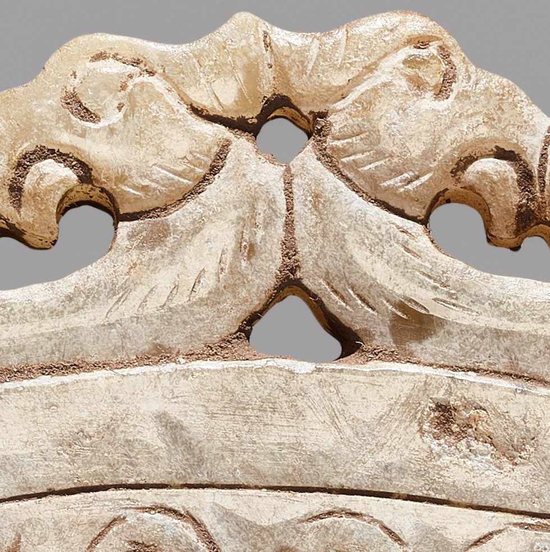 AN OUTSTANDING ORNATE ARCHED ORNAMENT (HUANG) EMBELLISHED WITH PHOENIXES AND RAISED SPIRALS Jade, - Image 9 of 9