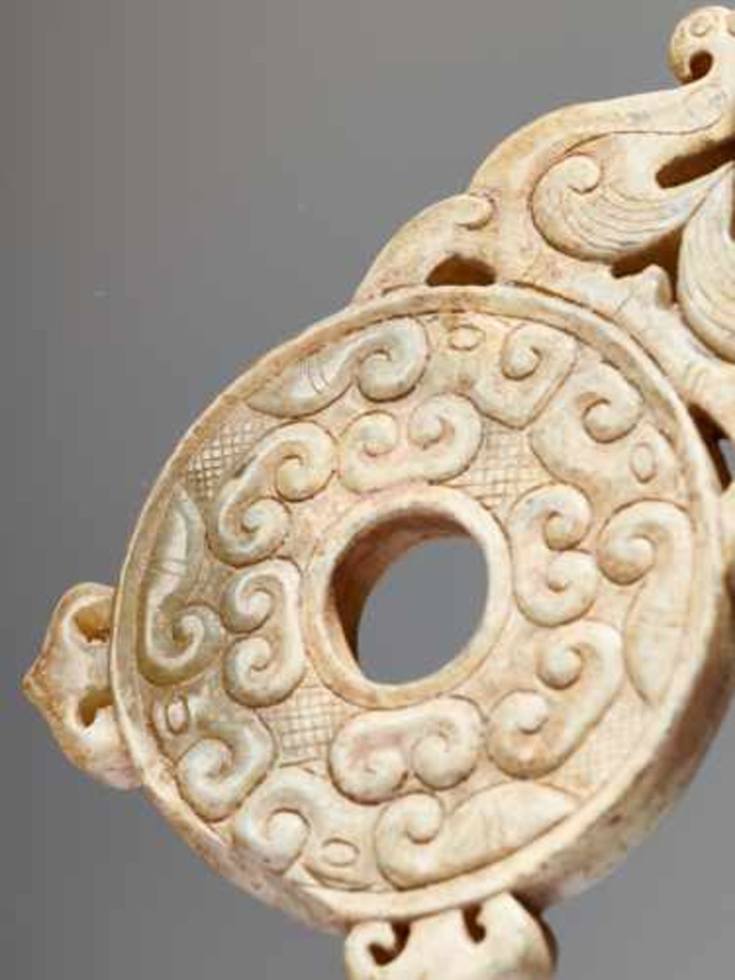 AN ATTRACTIVE SMALL DISC ORNAMENT EMBELLISHED WITH OPENWORK PHOENIXES ON TOP Jade, China. Eastern - Image 3 of 6
