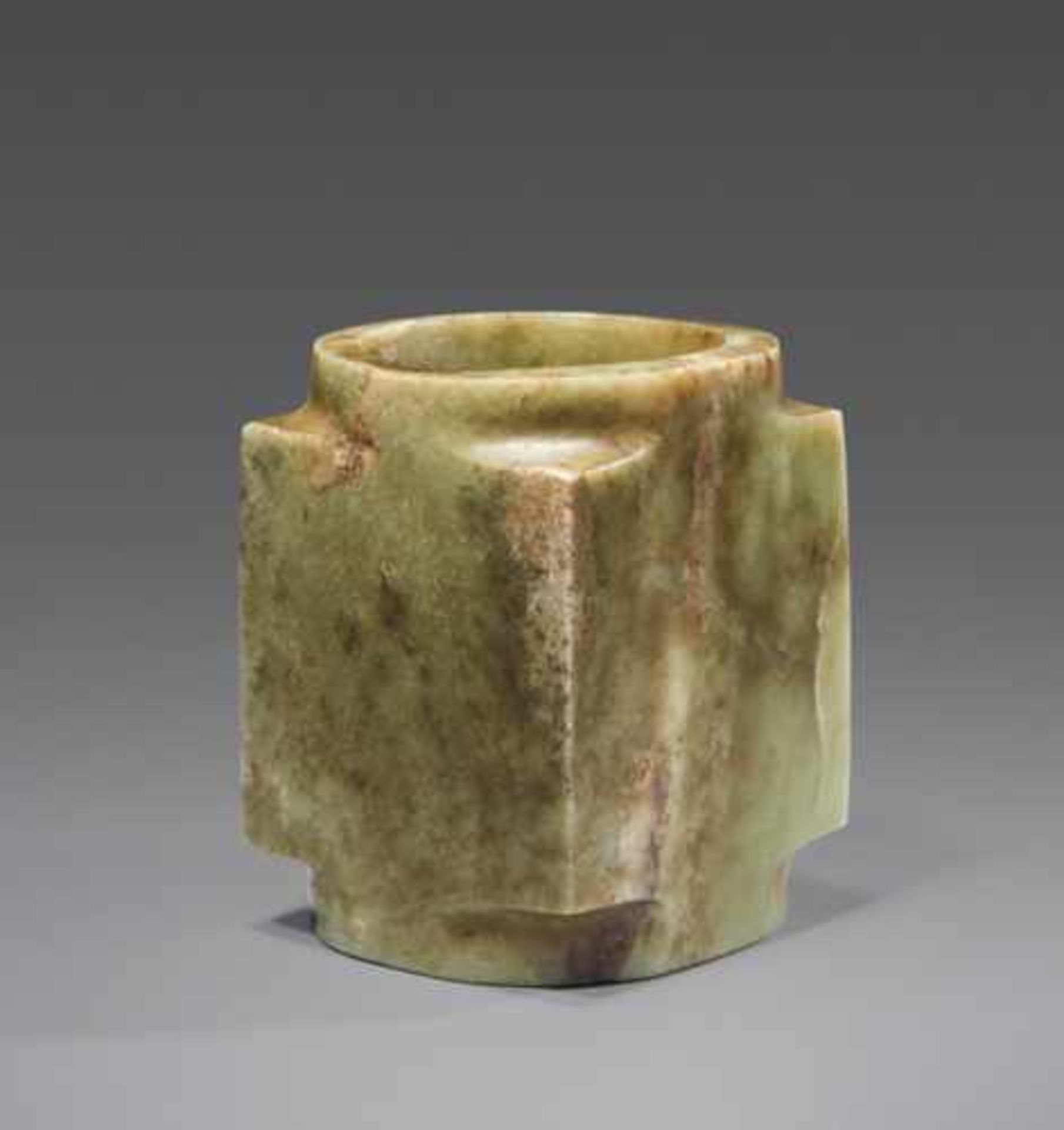 AN ELEGANT, PLAIN CONG IN HIGHLY POLISHED, LIGHT GREEN JADE Jade, China. Early Bronze Age, Qijia - Image 3 of 6