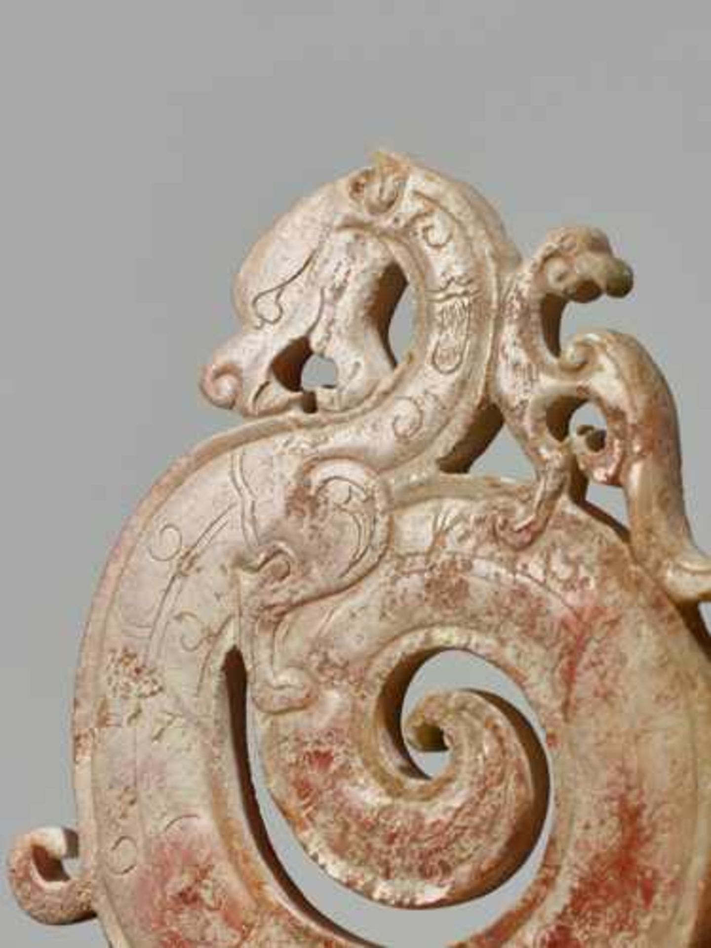 LOVELY CURLED DRAGON WITH A PHOENIX Jade, China. Eastern Jin Dynasty. AD 317-420 龍鳳紋玉環 - 東晉, 317年－ - Image 7 of 10