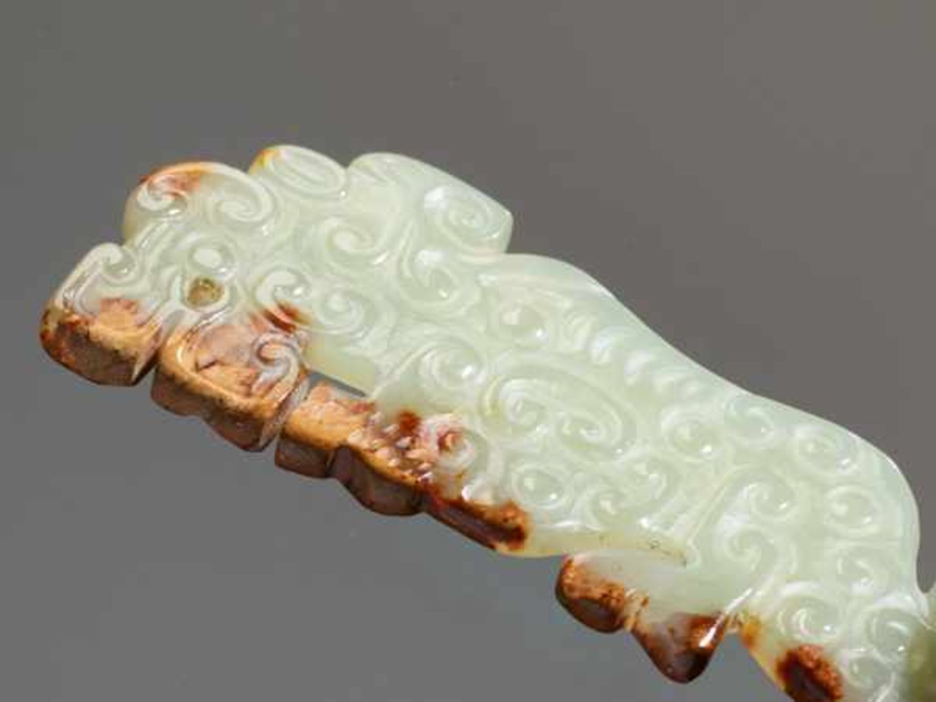 SMALL TIGER-SHAPED ORNAMENT IN TRANSLUCENT GREEN JADE Jade, China. Eastern Zhou, late Spring and - Image 6 of 8