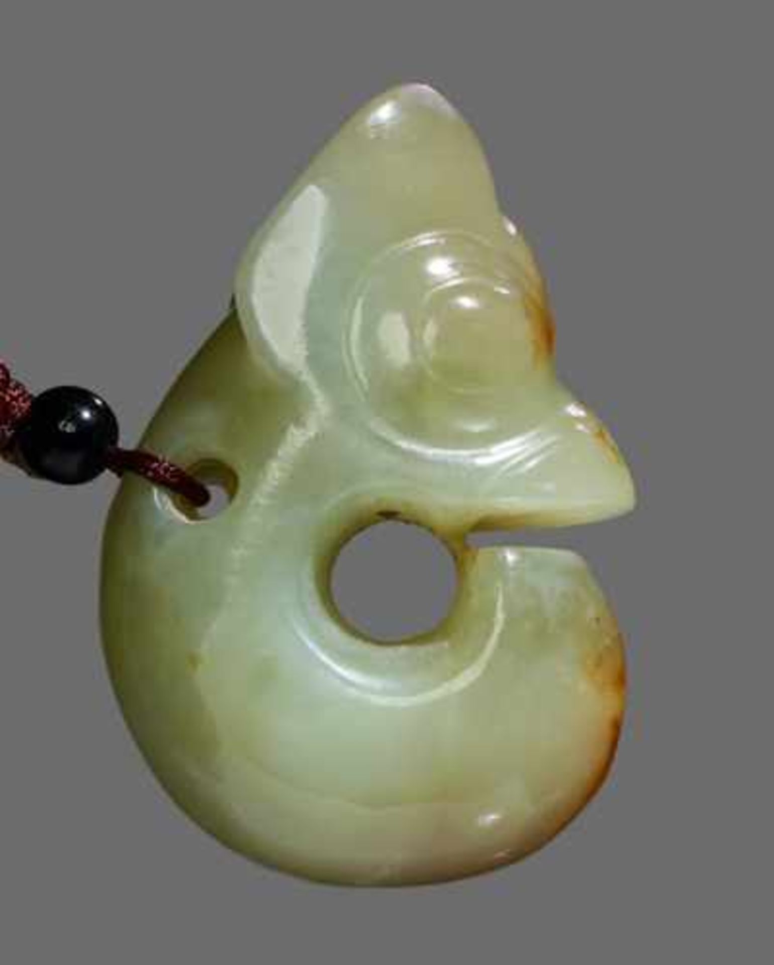 A CHARMING SMALL “PIG-DRAGON” – ZHULONG Jade, China. Late Neolithic period, Hongshan culture, c. - Image 2 of 6