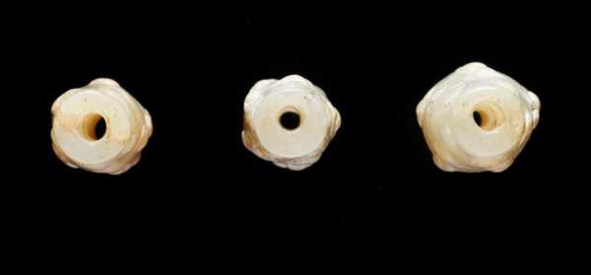 THREE TINY BEADS IN WHITE JADE WITH DELICATELY CARVED SCROLLS IN RELIEF Jade, China. Eastern Zhou, - Image 6 of 8