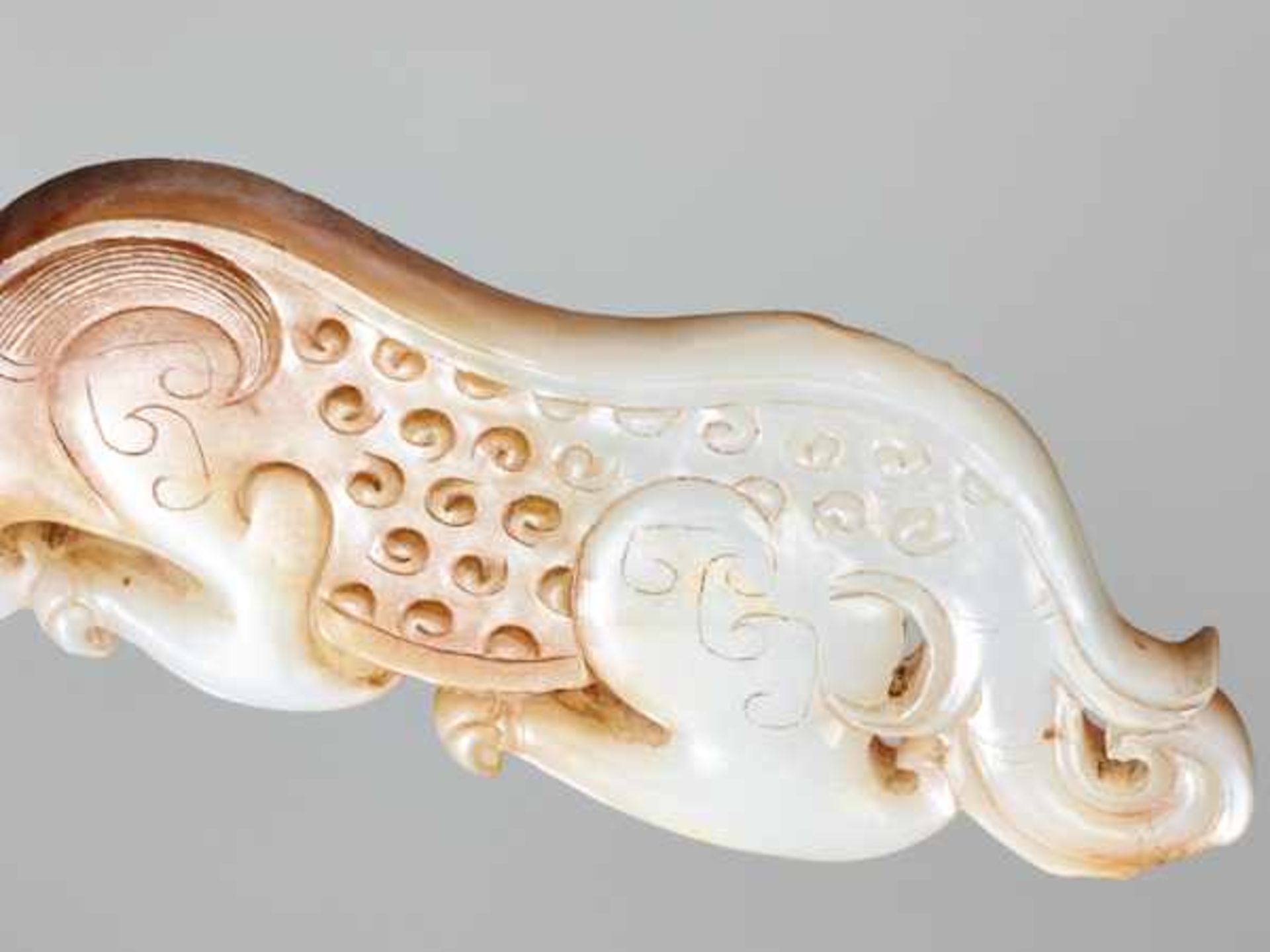 AN AMAZING CROUCHING TIGER IN WHITE JADE Jade, China. Western Han, 3rd - 2nd century BC 虎形玉飾 - 西漢, - Image 6 of 8