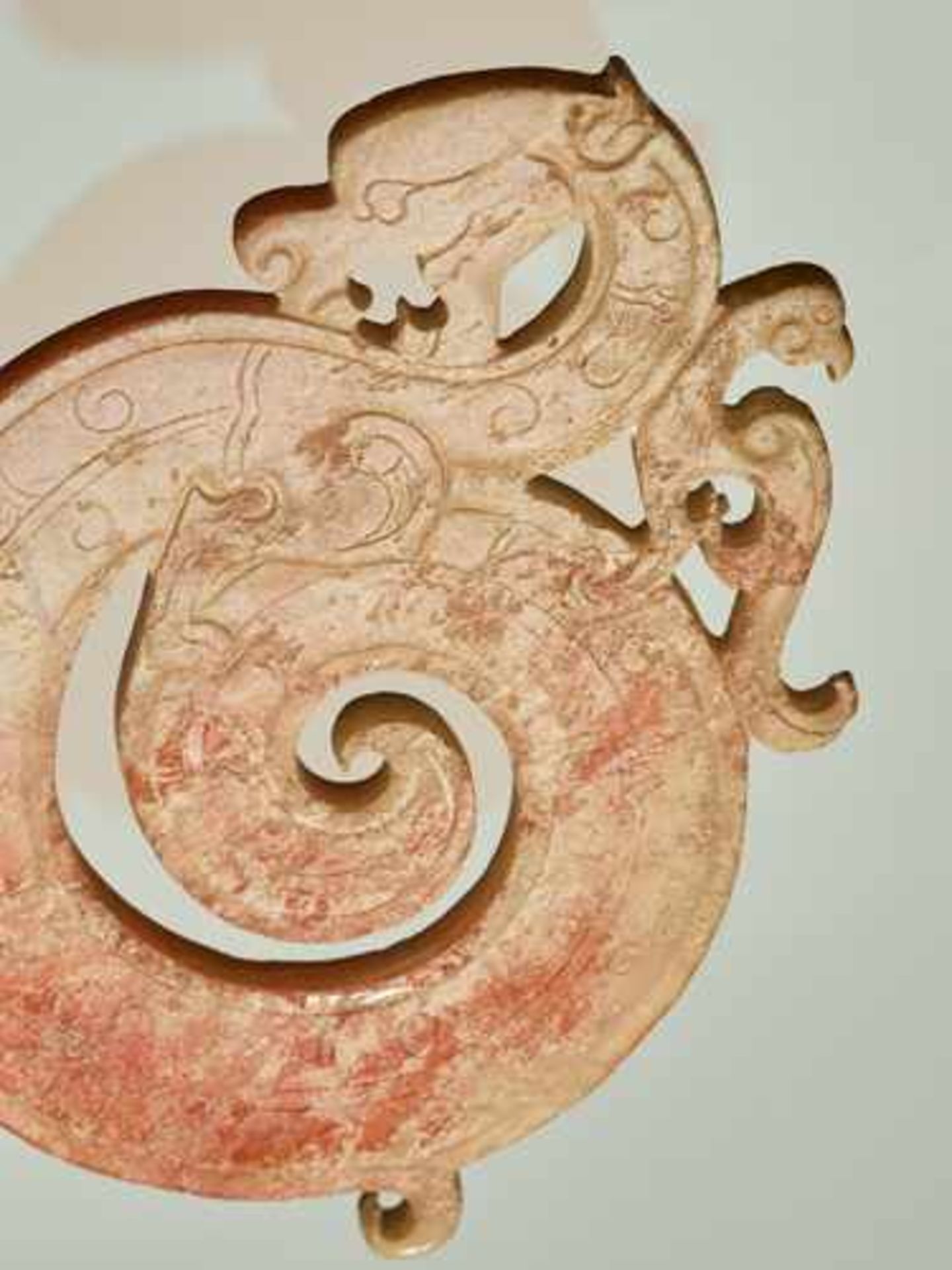 LOVELY CURLED DRAGON WITH A PHOENIX Jade, China. Eastern Jin Dynasty. AD 317-420 龍鳳紋玉環 - 東晉, 317年－ - Image 5 of 10